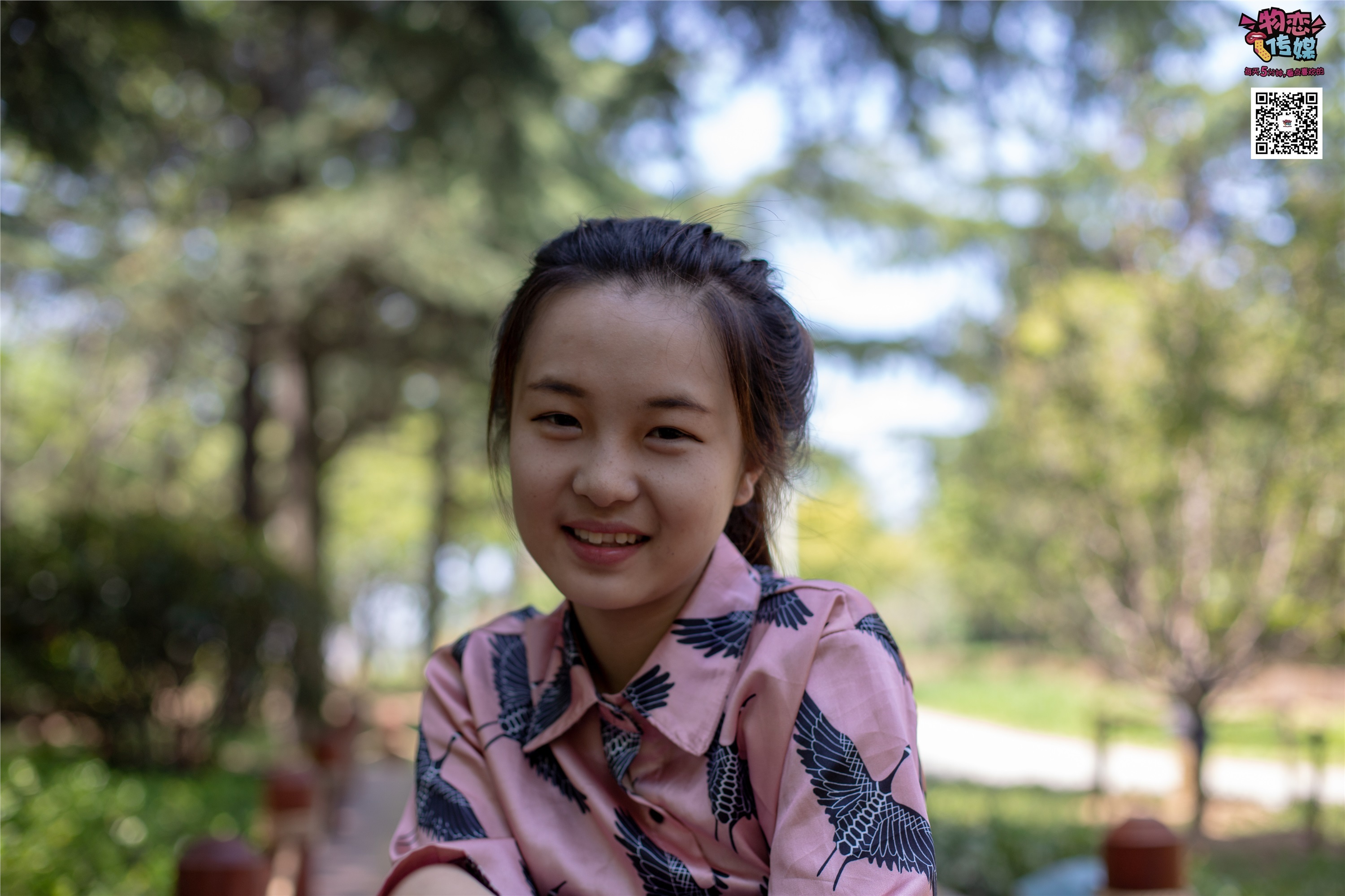 物恋传媒 No.011 纯纯的邻家小妹,小白鞋搭配黑色船袜,清凉一夏