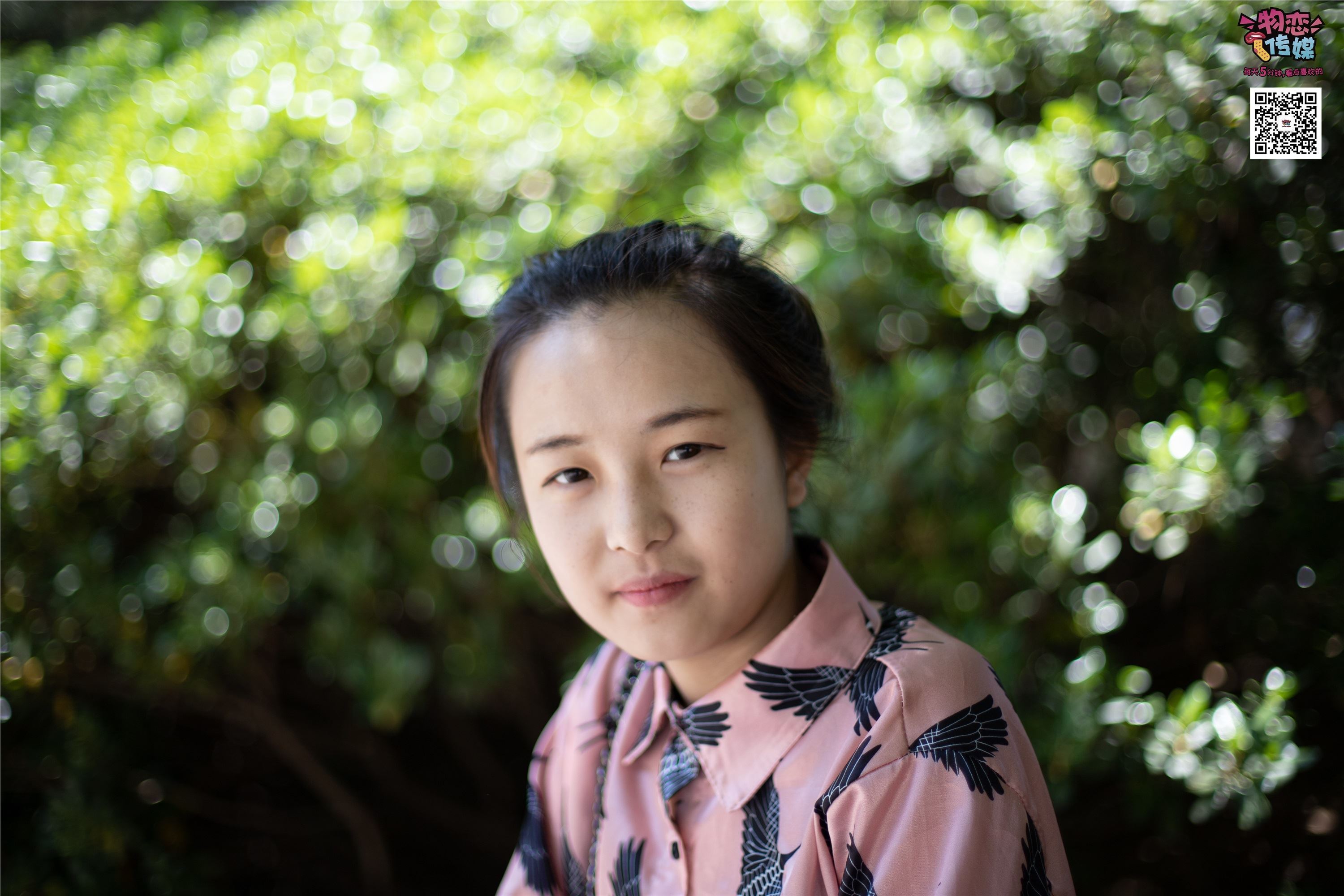 物恋传媒 No.011 纯纯的邻家小妹,小白鞋搭配黑色船袜,清凉一夏