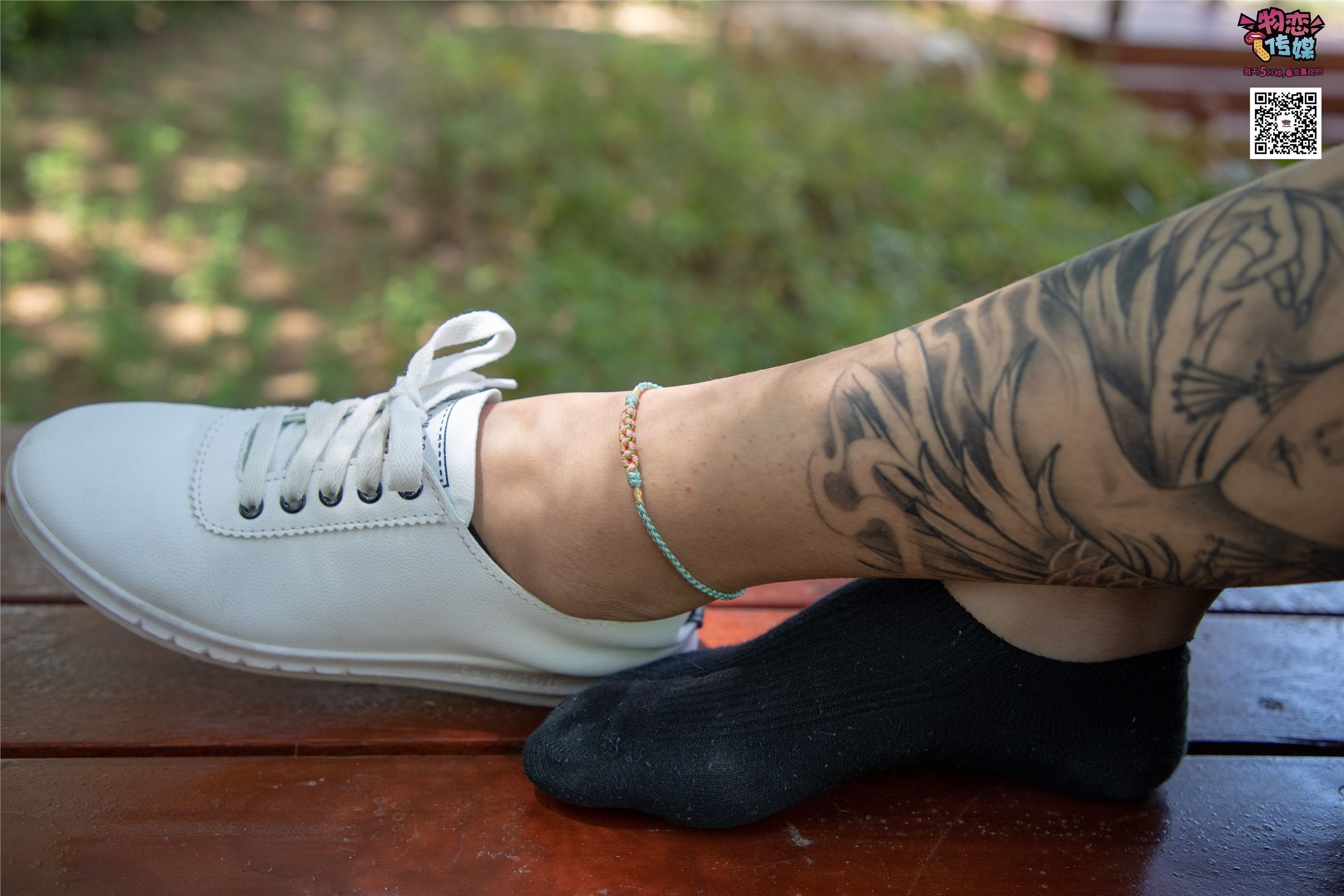 物恋传媒 No.011 纯纯的邻家小妹,小白鞋搭配黑色船袜,清凉一夏