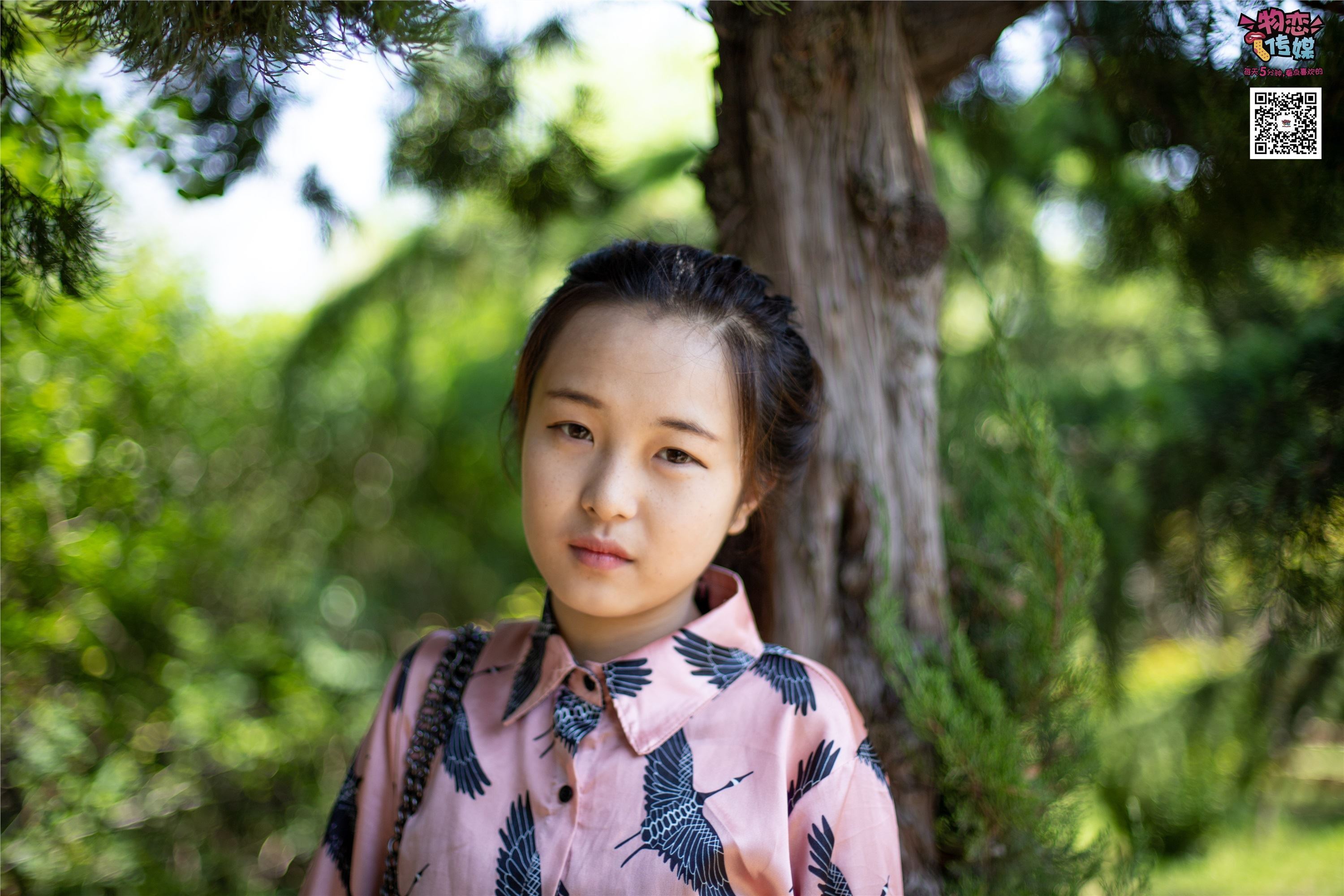 物恋传媒 No.011 纯纯的邻家小妹,小白鞋搭配黑色船袜,清凉一夏