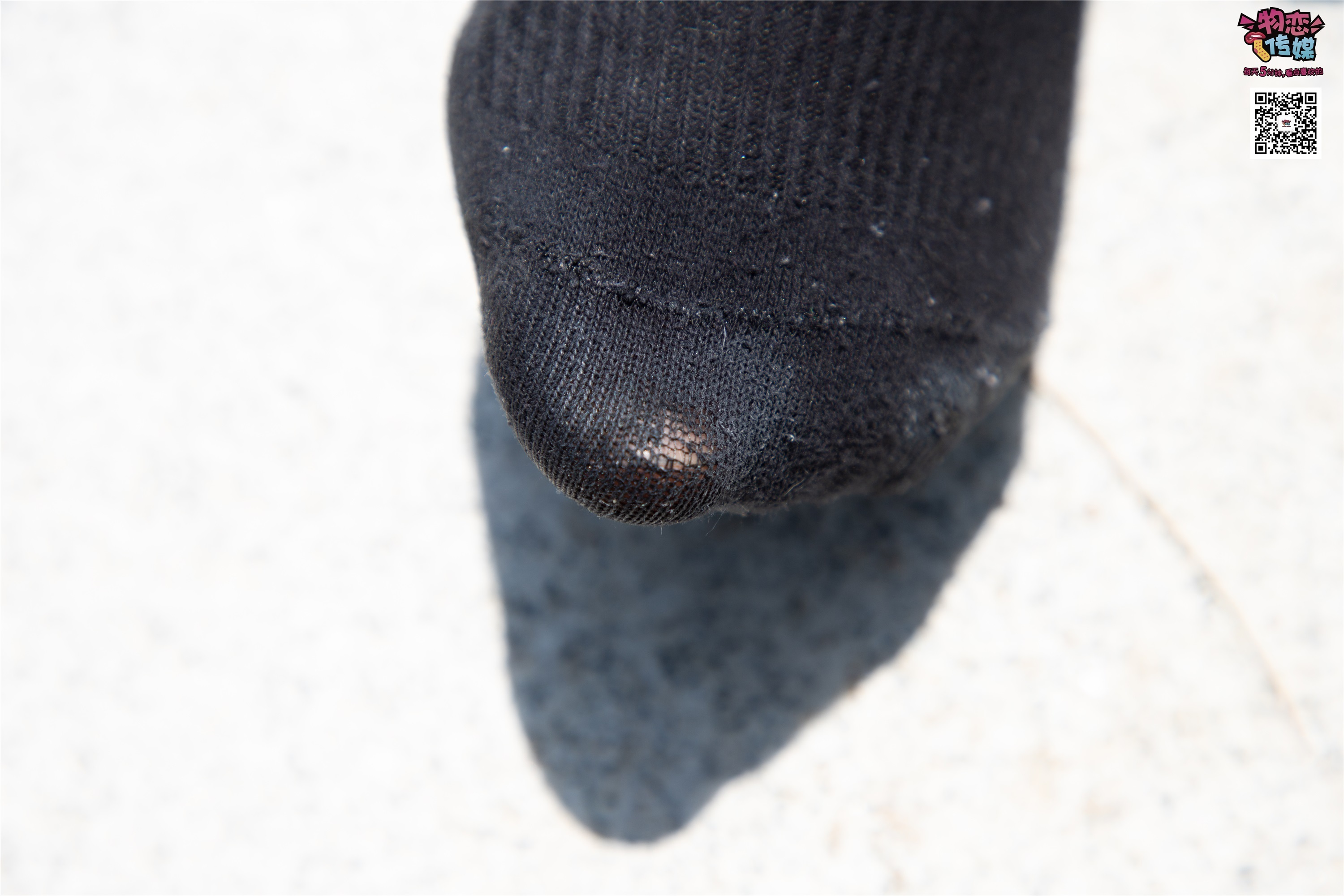 物恋传媒 No.011 纯纯的邻家小妹,小白鞋搭配黑色船袜,清凉一夏