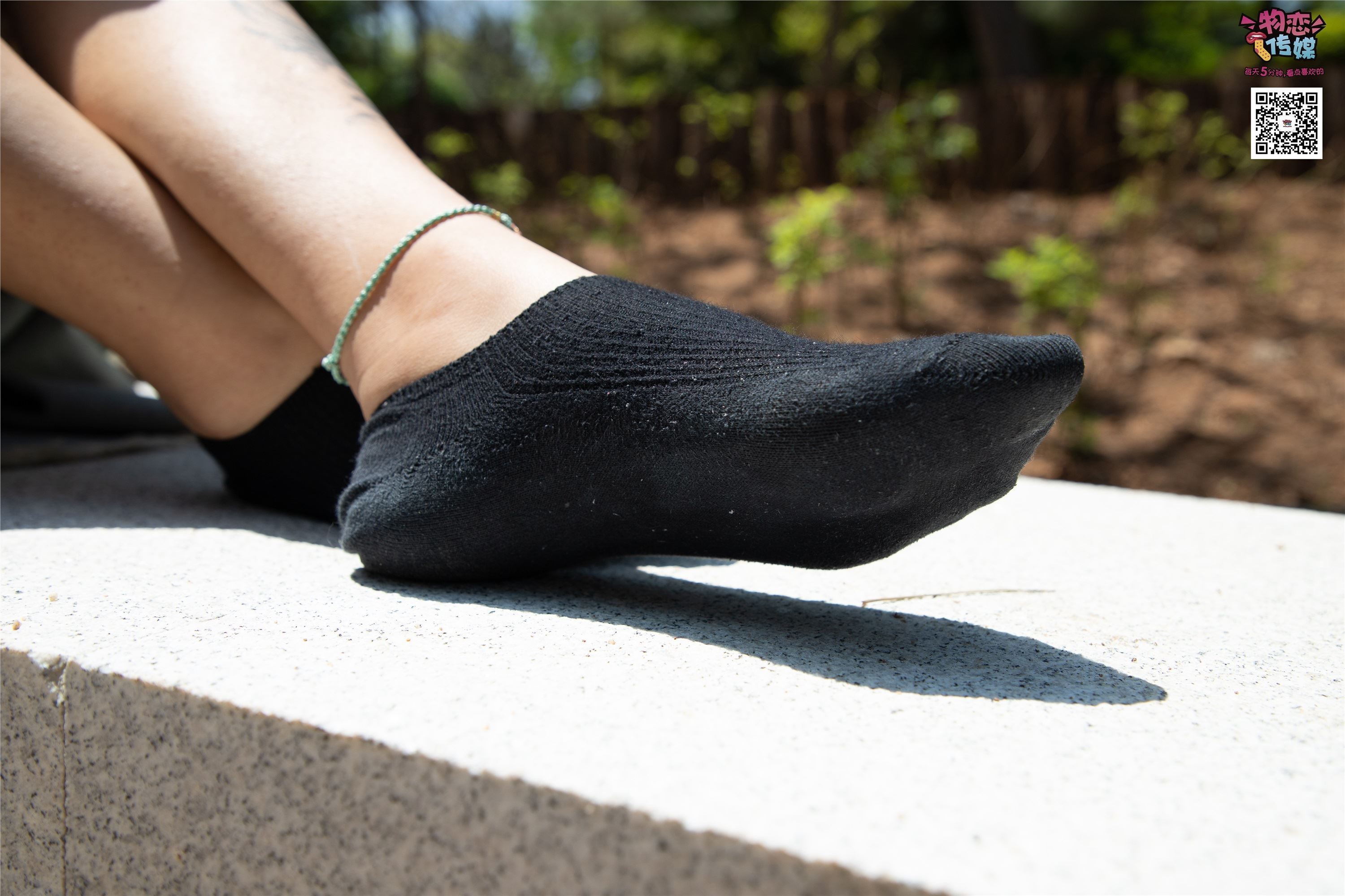 物恋传媒 No.011 纯纯的邻家小妹,小白鞋搭配黑色船袜,清凉一夏