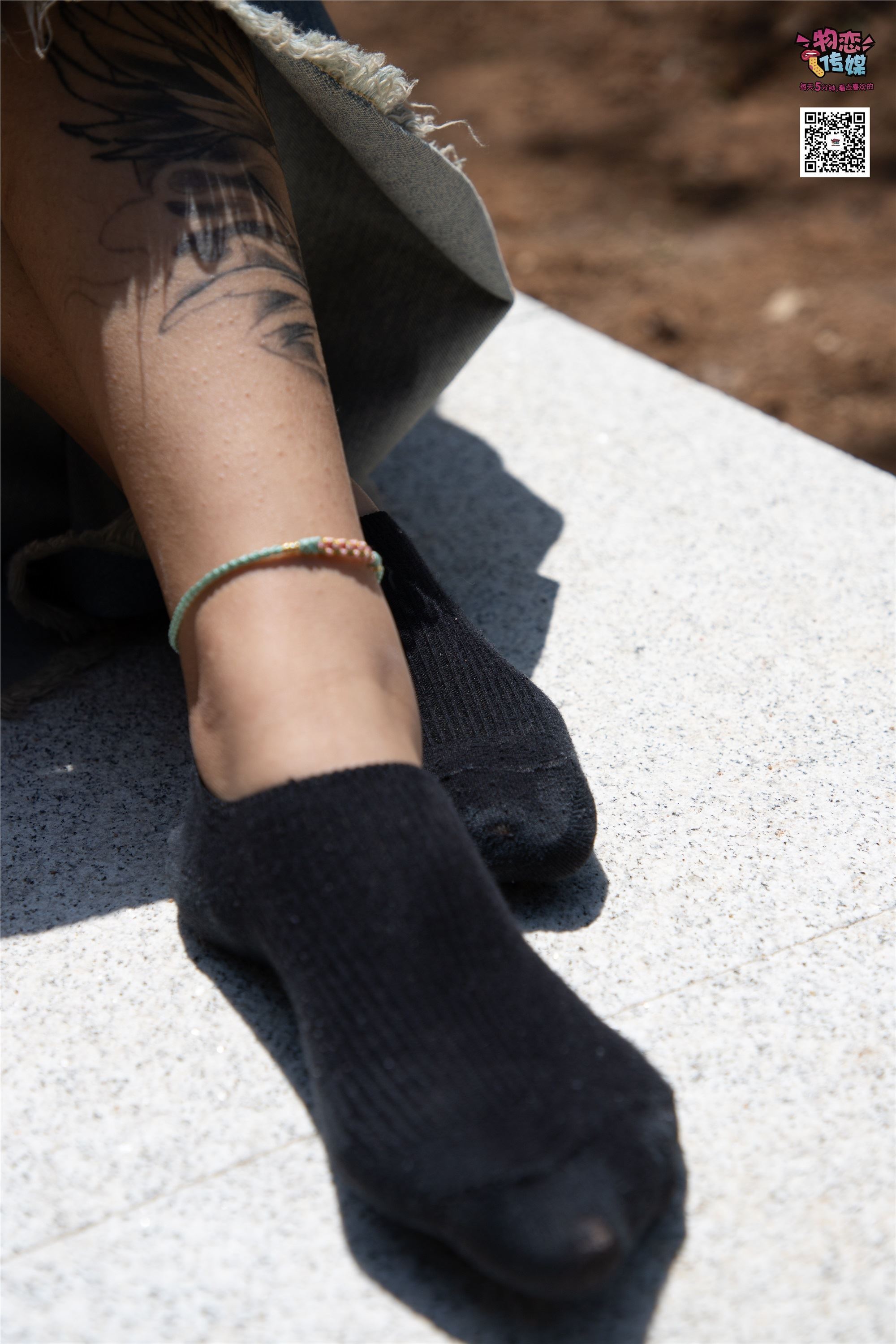 物恋传媒 No.011 纯纯的邻家小妹,小白鞋搭配黑色船袜,清凉一夏