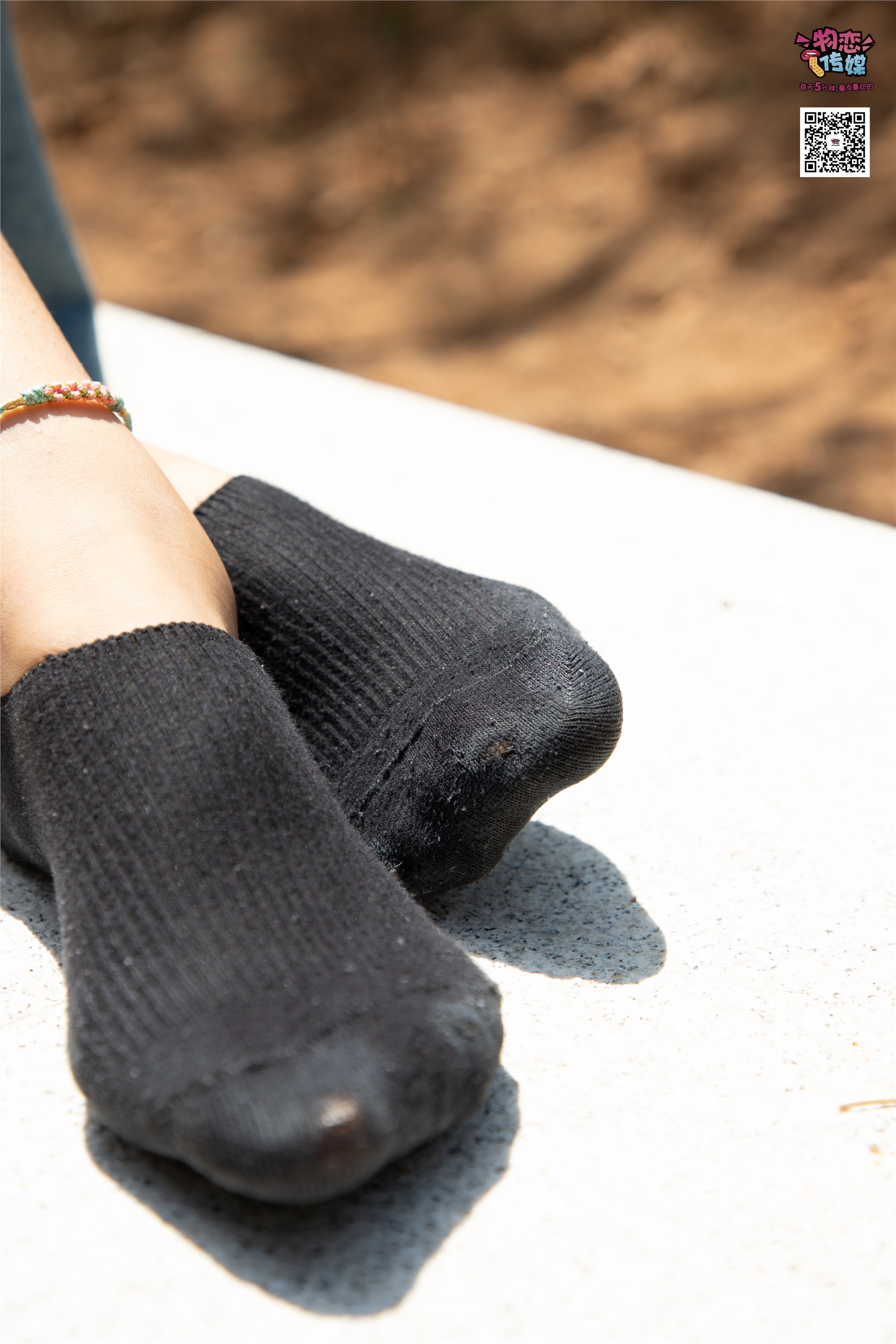 物恋传媒 No.011 纯纯的邻家小妹,小白鞋搭配黑色船袜,清凉一夏