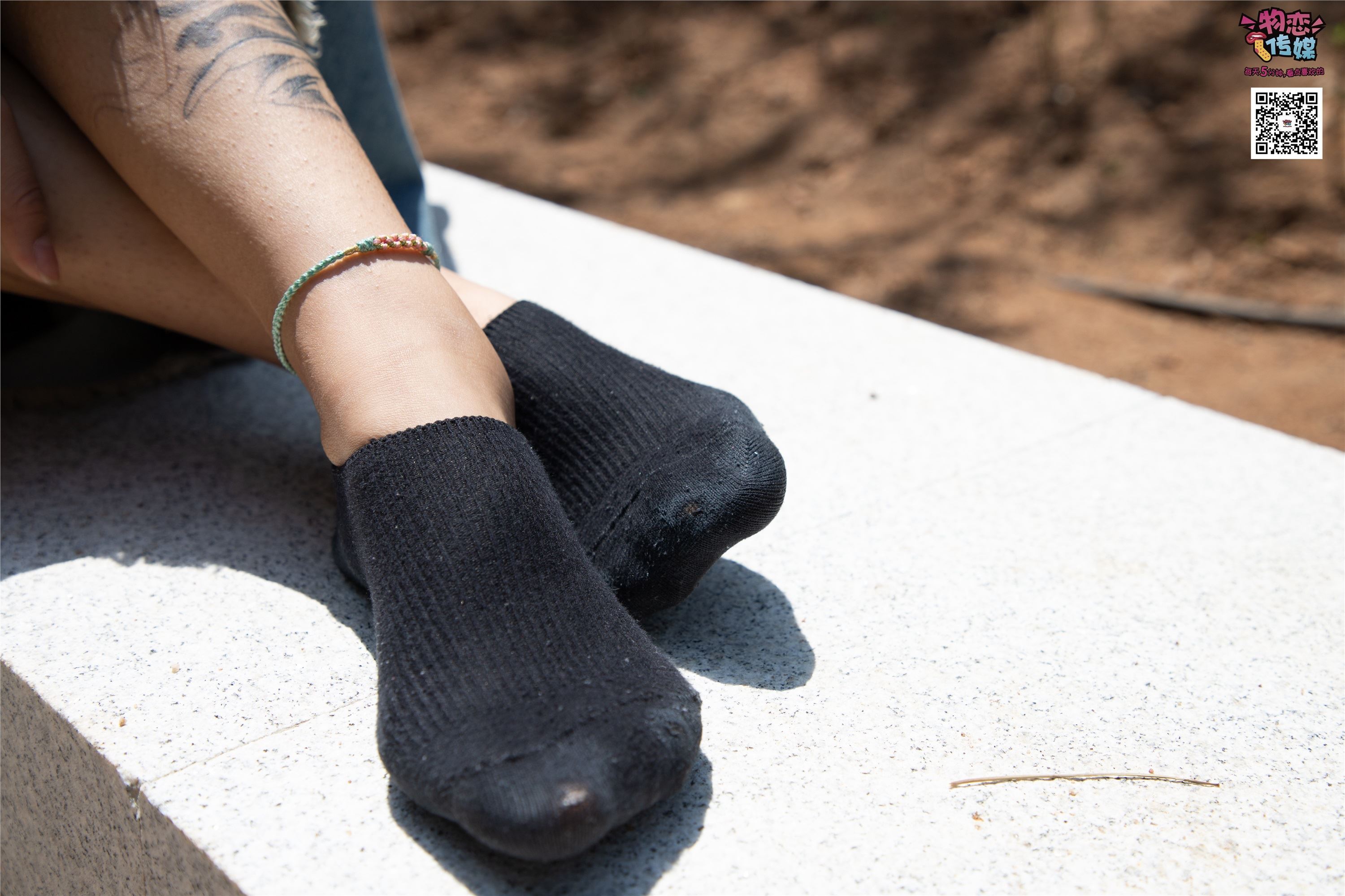 物恋传媒 No.011 纯纯的邻家小妹,小白鞋搭配黑色船袜,清凉一夏