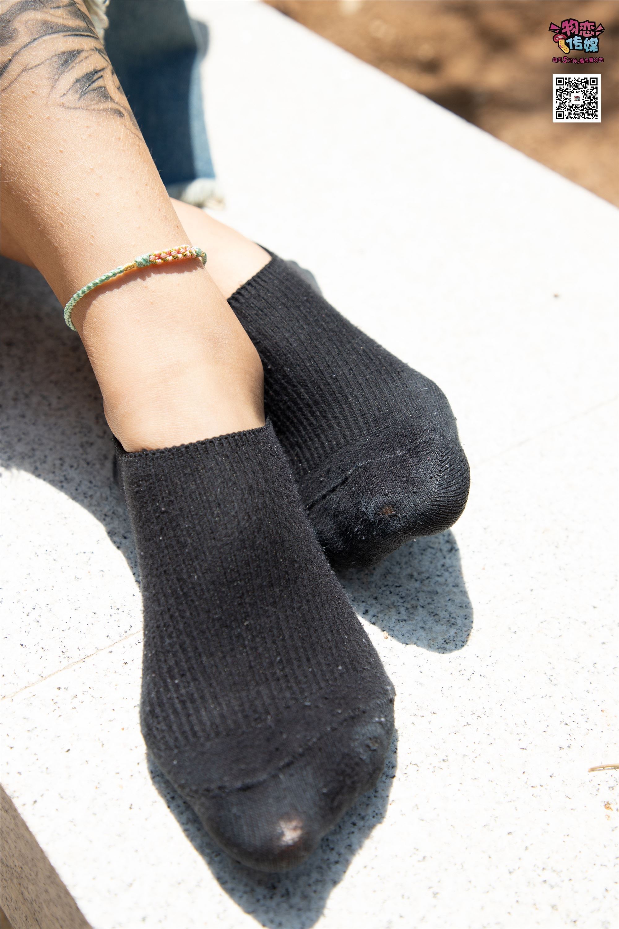 物恋传媒 No.011 纯纯的邻家小妹,小白鞋搭配黑色船袜,清凉一夏