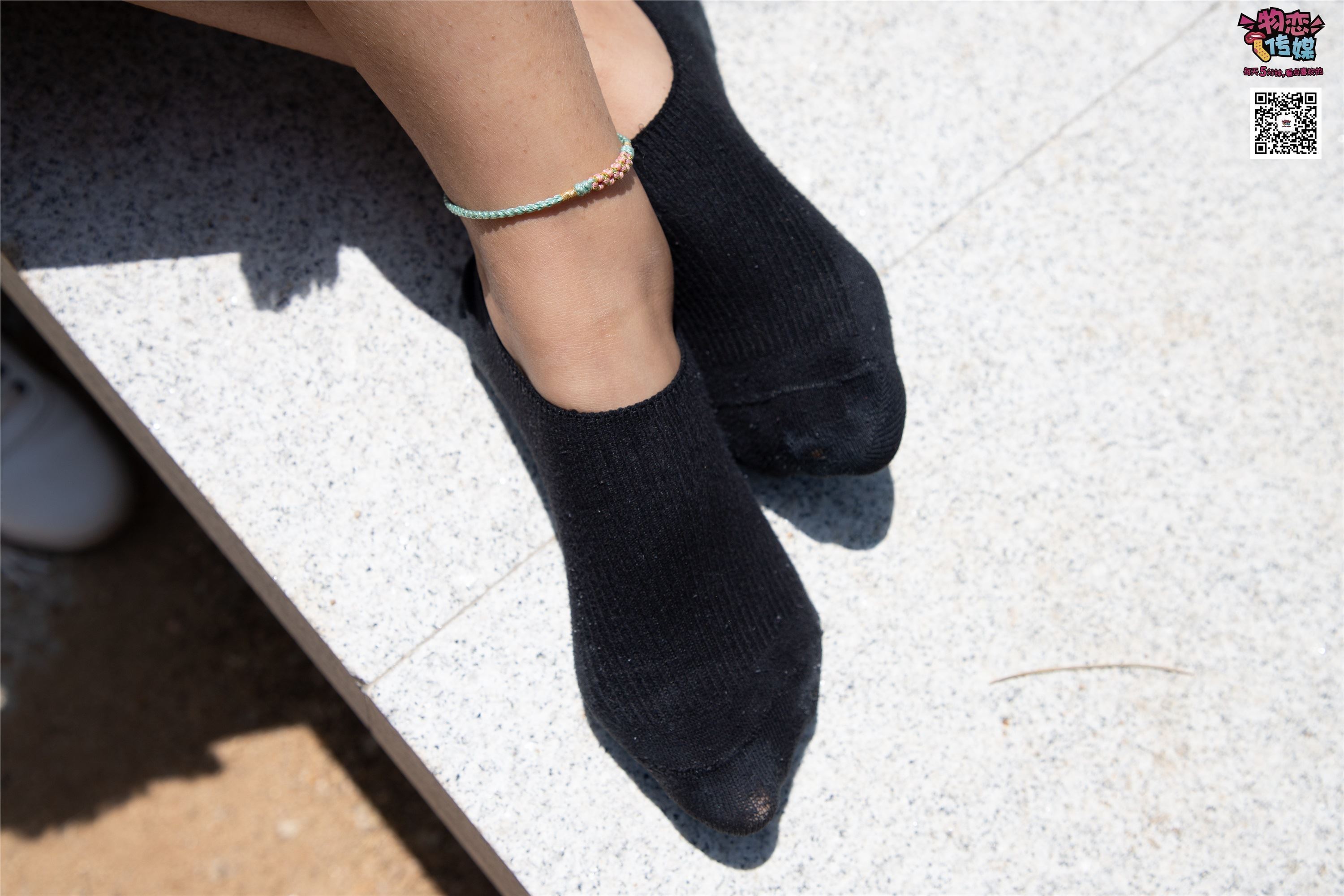 物恋传媒 No.011 纯纯的邻家小妹,小白鞋搭配黑色船袜,清凉一夏