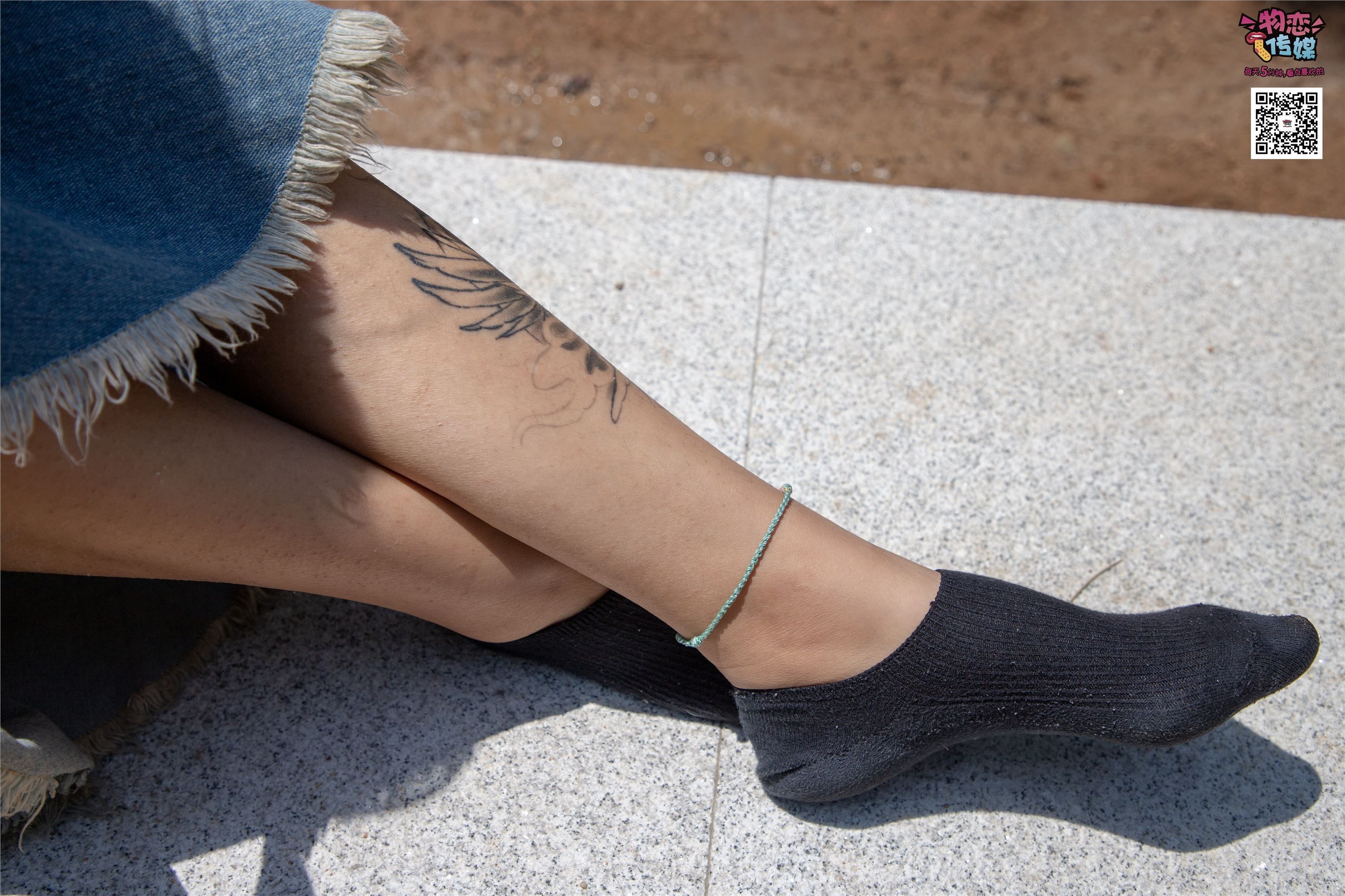 物恋传媒 No.011 纯纯的邻家小妹,小白鞋搭配黑色船袜,清凉一夏