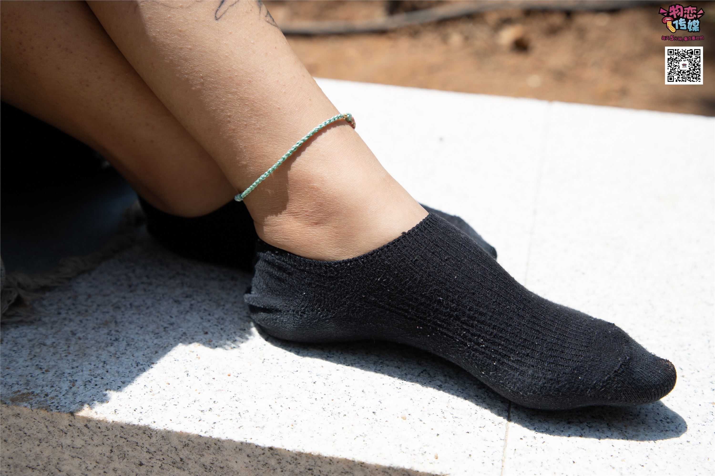 物恋传媒 No.011 纯纯的邻家小妹,小白鞋搭配黑色船袜,清凉一夏