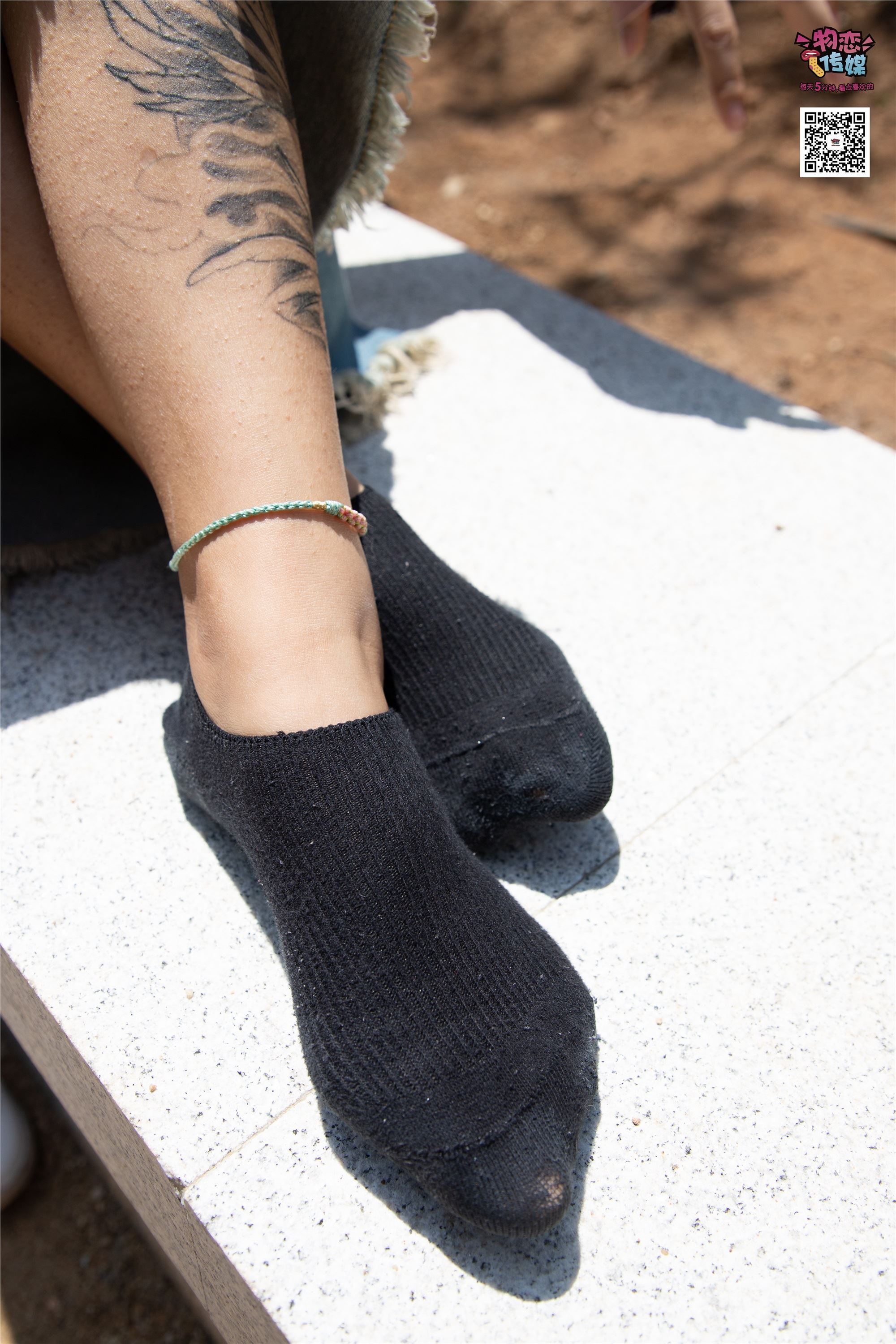 物恋传媒 No.011 纯纯的邻家小妹,小白鞋搭配黑色船袜,清凉一夏