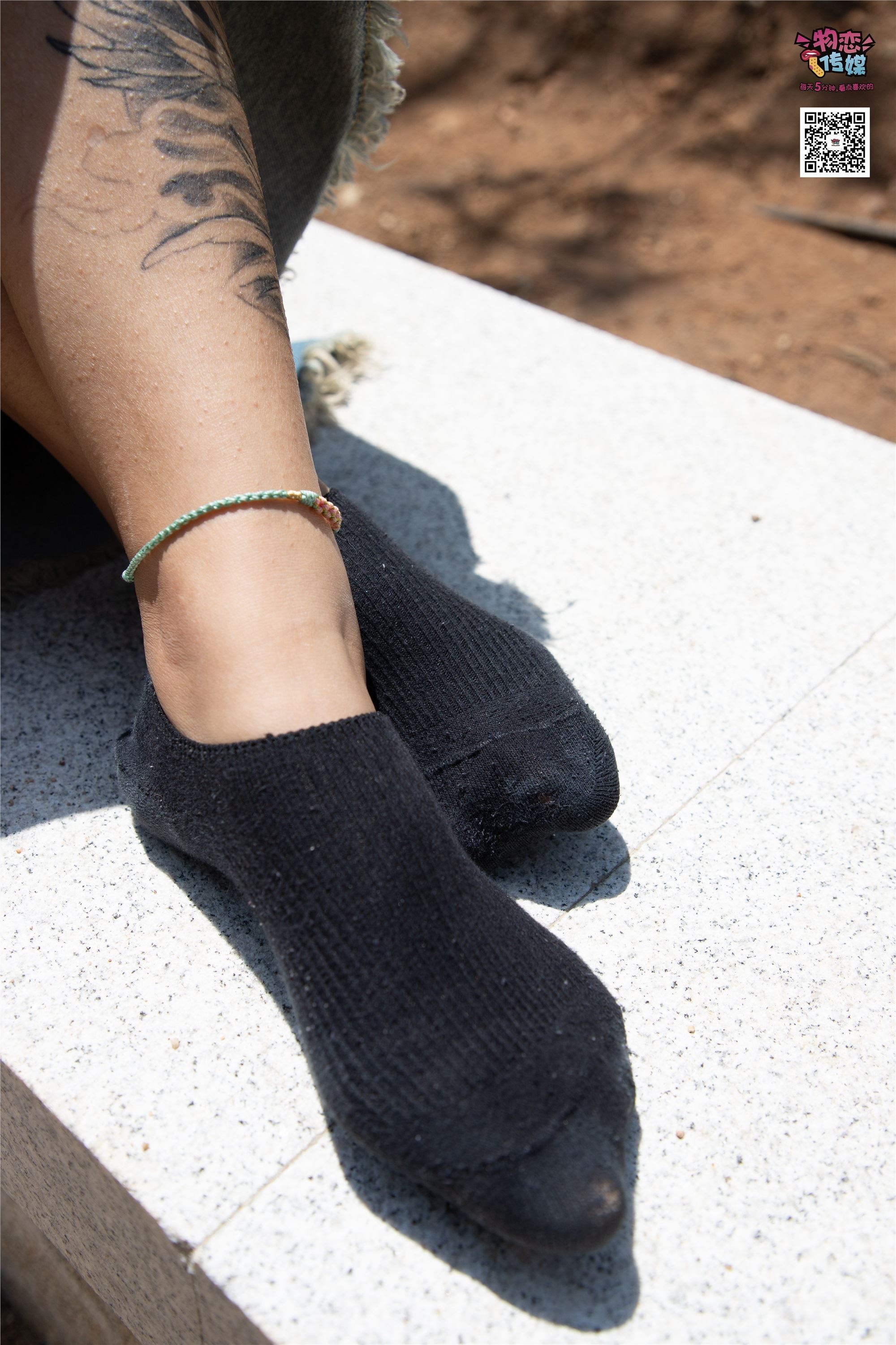 物恋传媒 No.011 纯纯的邻家小妹,小白鞋搭配黑色船袜,清凉一夏