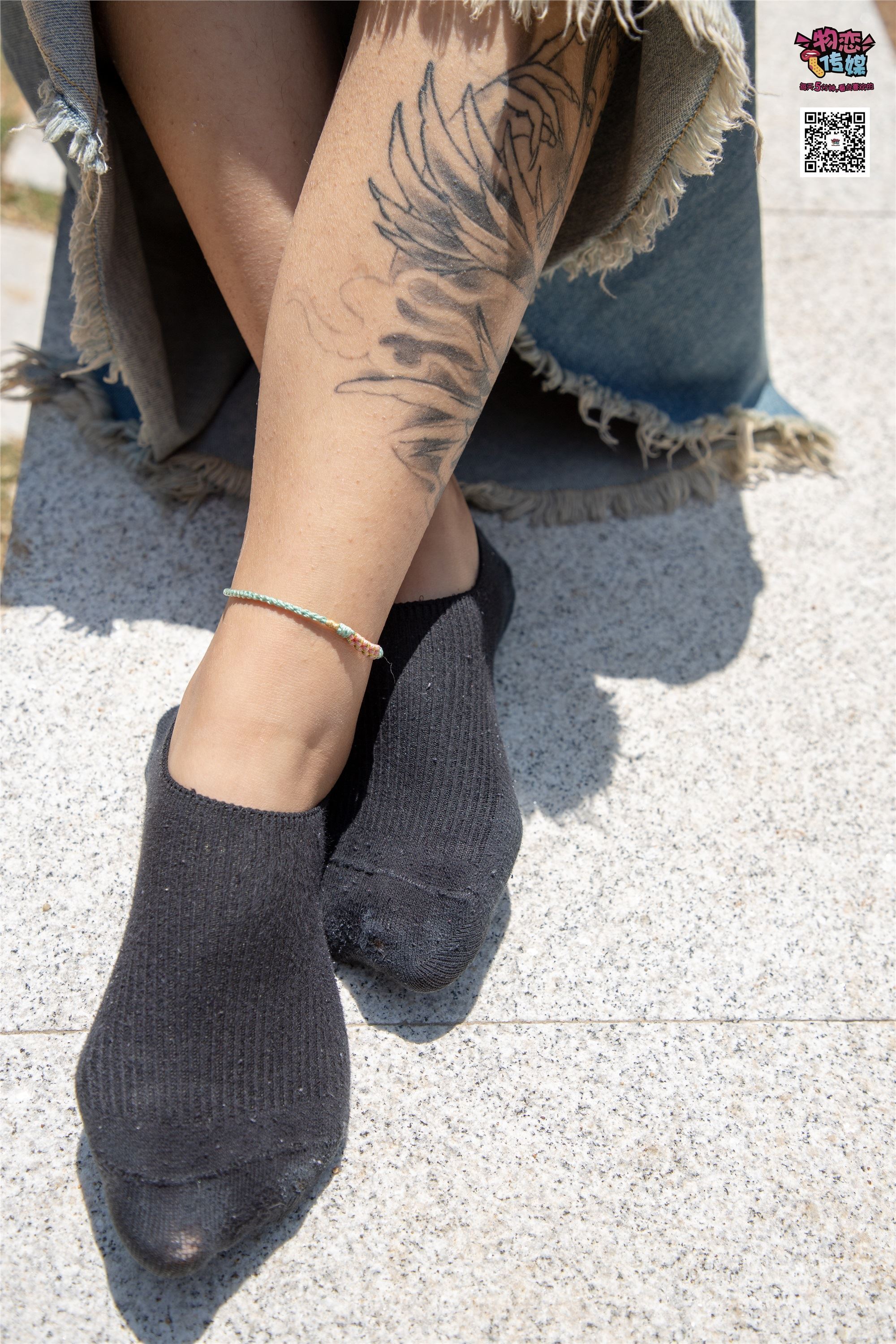 物恋传媒 No.011 纯纯的邻家小妹,小白鞋搭配黑色船袜,清凉一夏