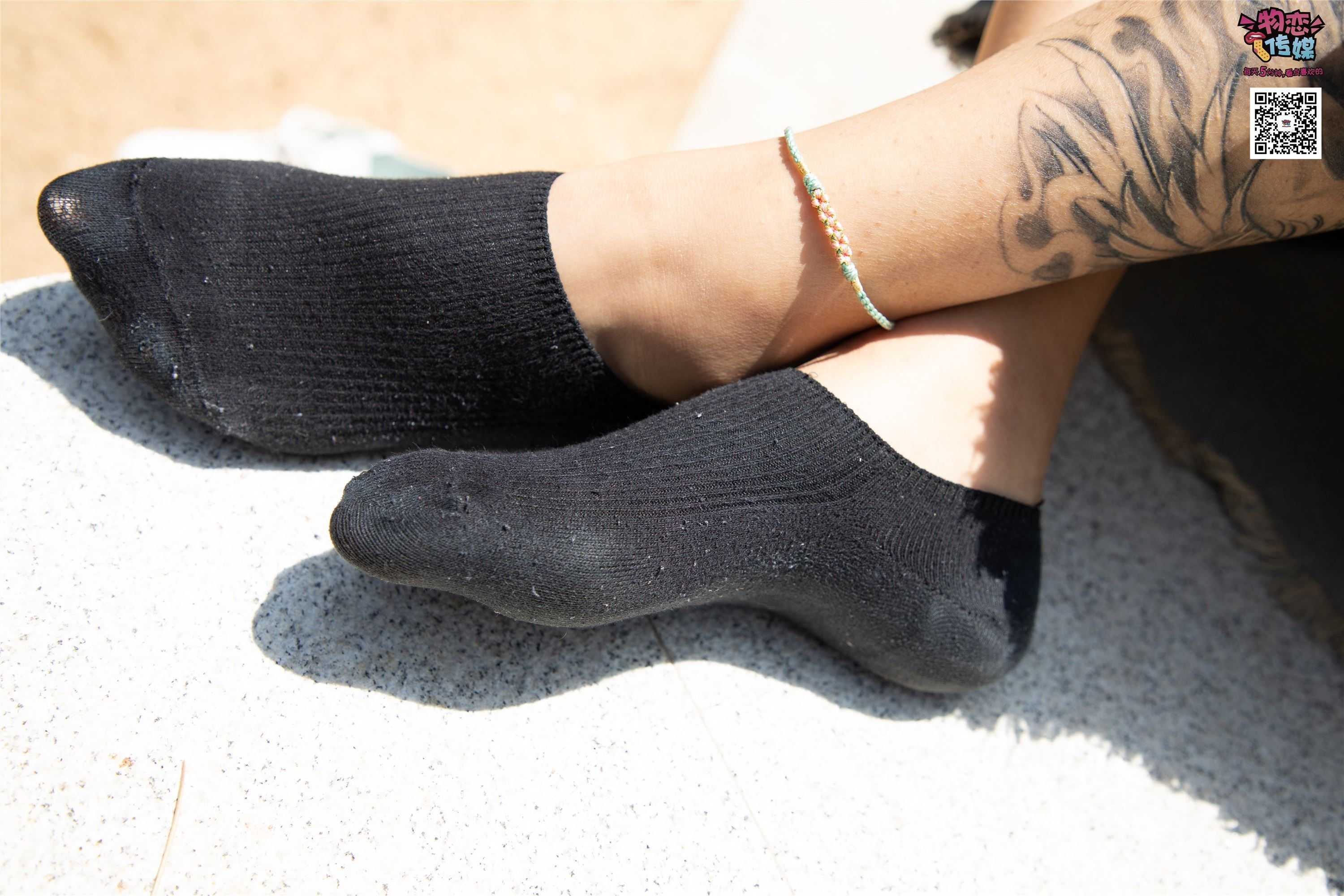 物恋传媒 No.011 纯纯的邻家小妹,小白鞋搭配黑色船袜,清凉一夏