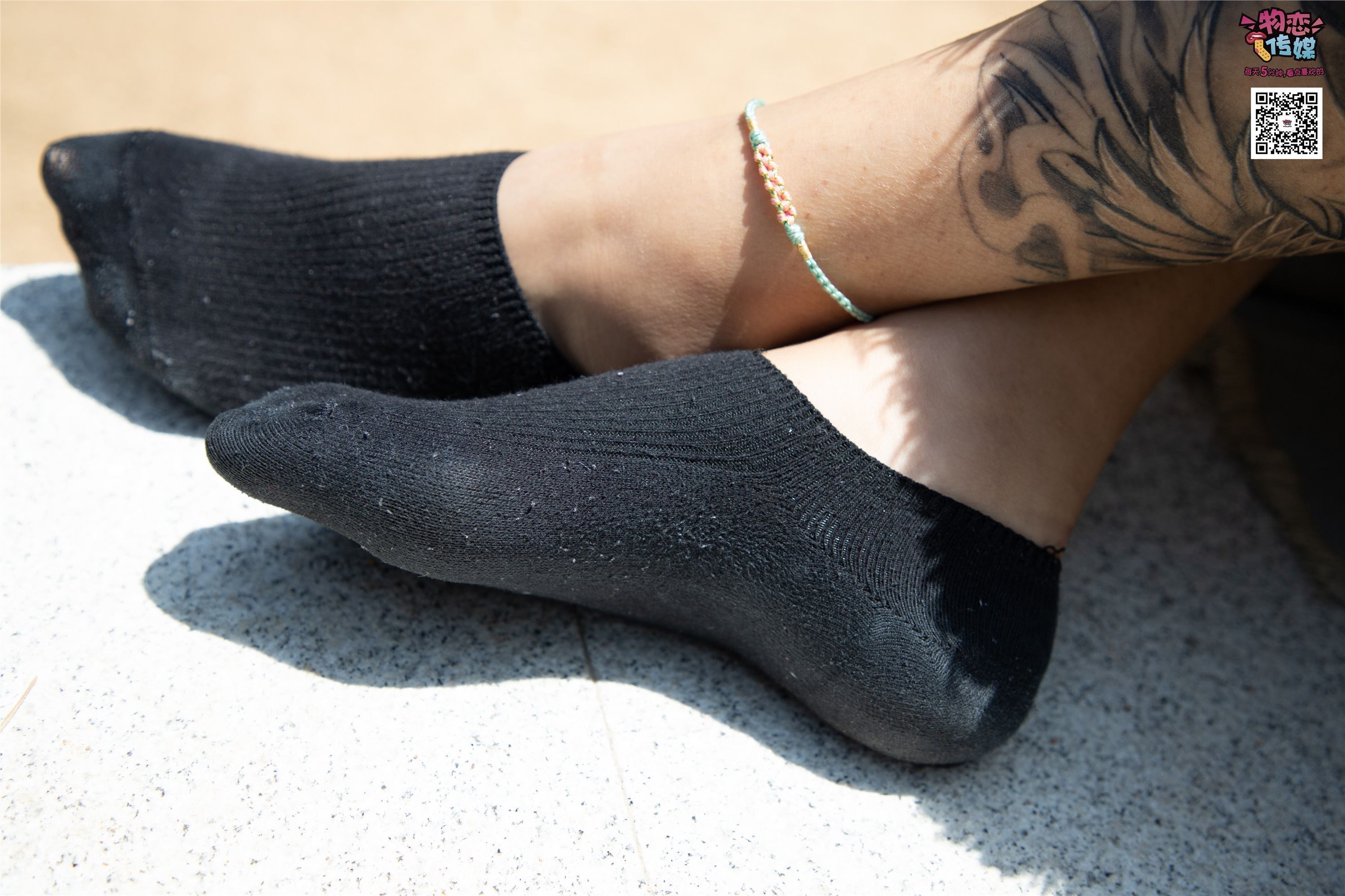 物恋传媒 No.011 纯纯的邻家小妹,小白鞋搭配黑色船袜,清凉一夏