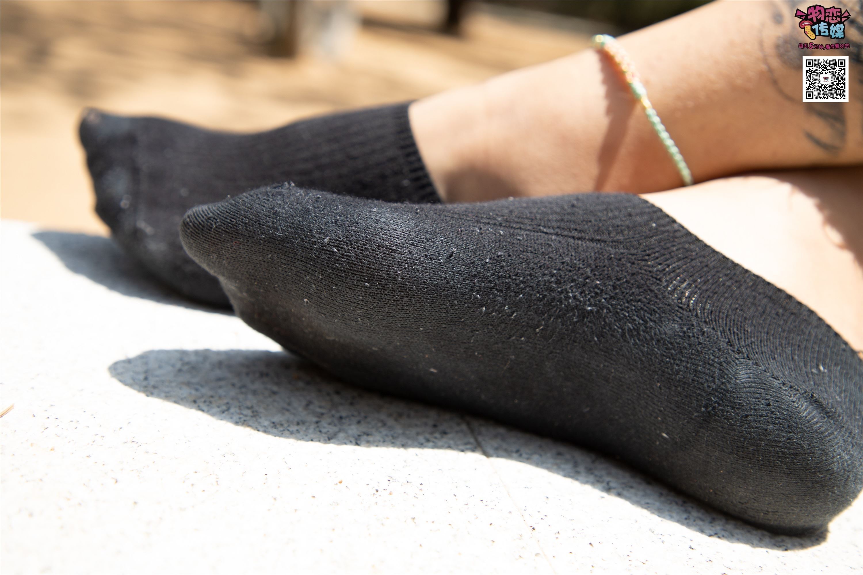 物恋传媒 No.011 纯纯的邻家小妹,小白鞋搭配黑色船袜,清凉一夏