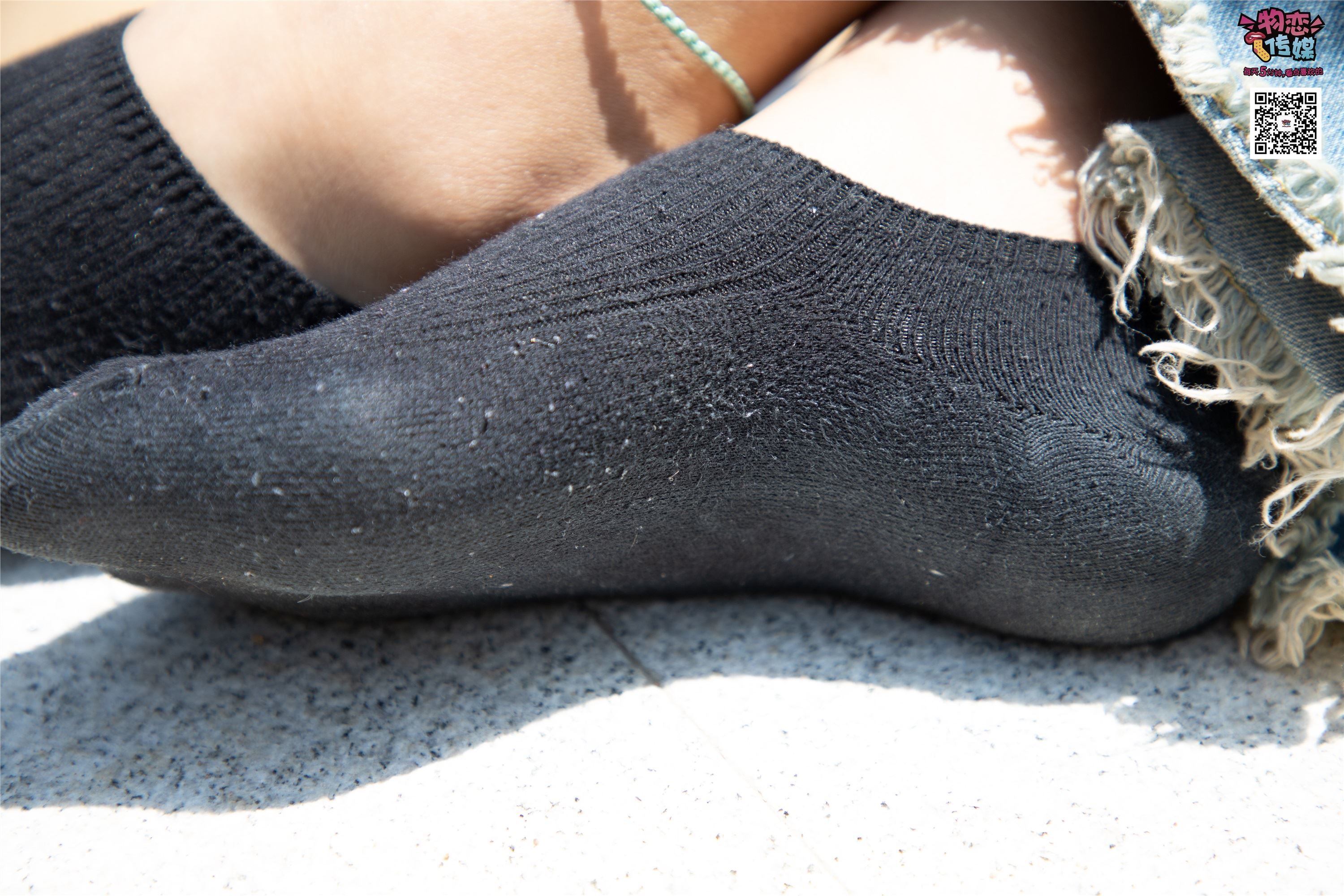 物恋传媒 No.011 纯纯的邻家小妹,小白鞋搭配黑色船袜,清凉一夏