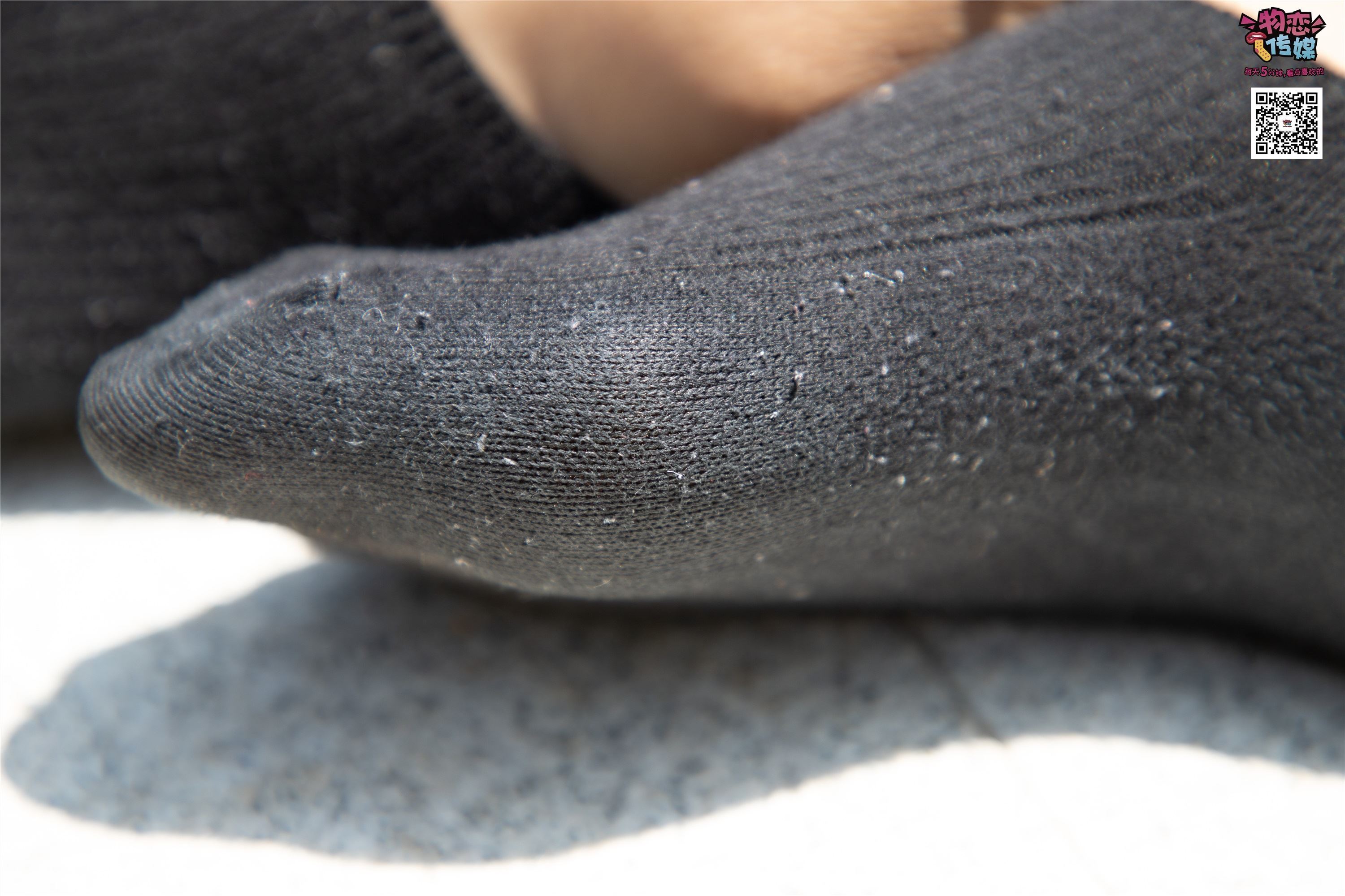 物恋传媒 No.011 纯纯的邻家小妹,小白鞋搭配黑色船袜,清凉一夏