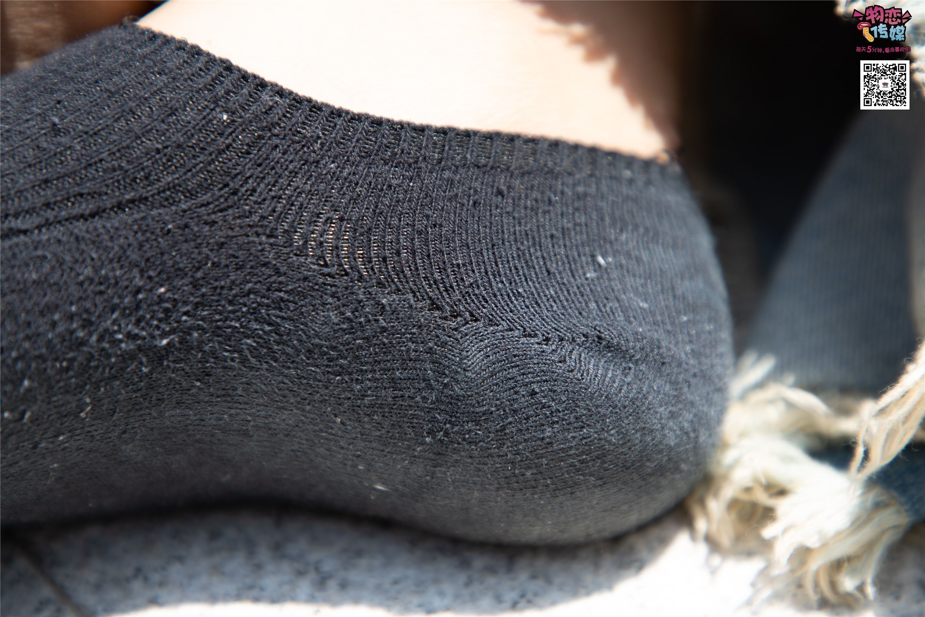 物恋传媒 No.011 纯纯的邻家小妹,小白鞋搭配黑色船袜,清凉一夏