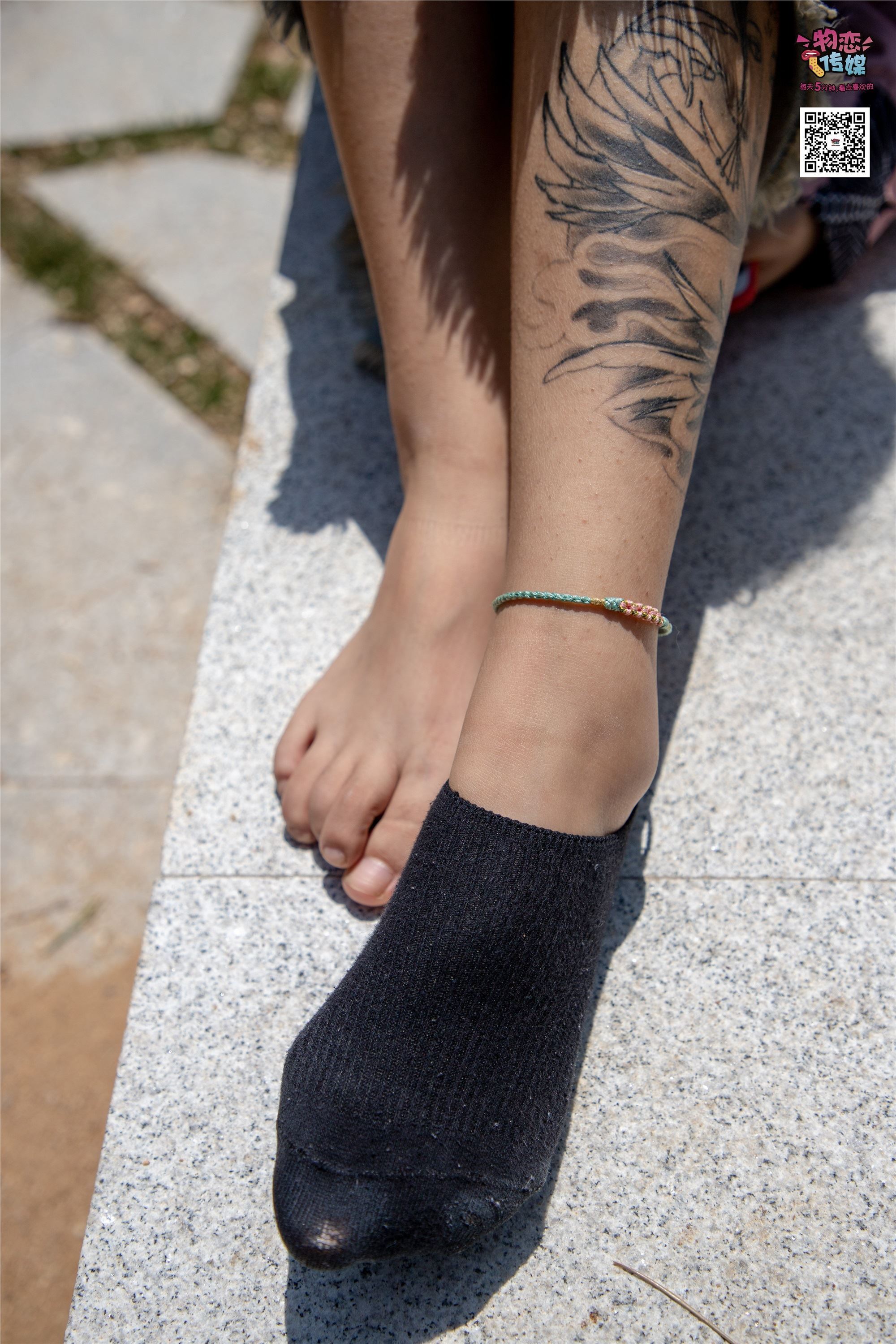 物恋传媒 No.011 纯纯的邻家小妹,小白鞋搭配黑色船袜,清凉一夏