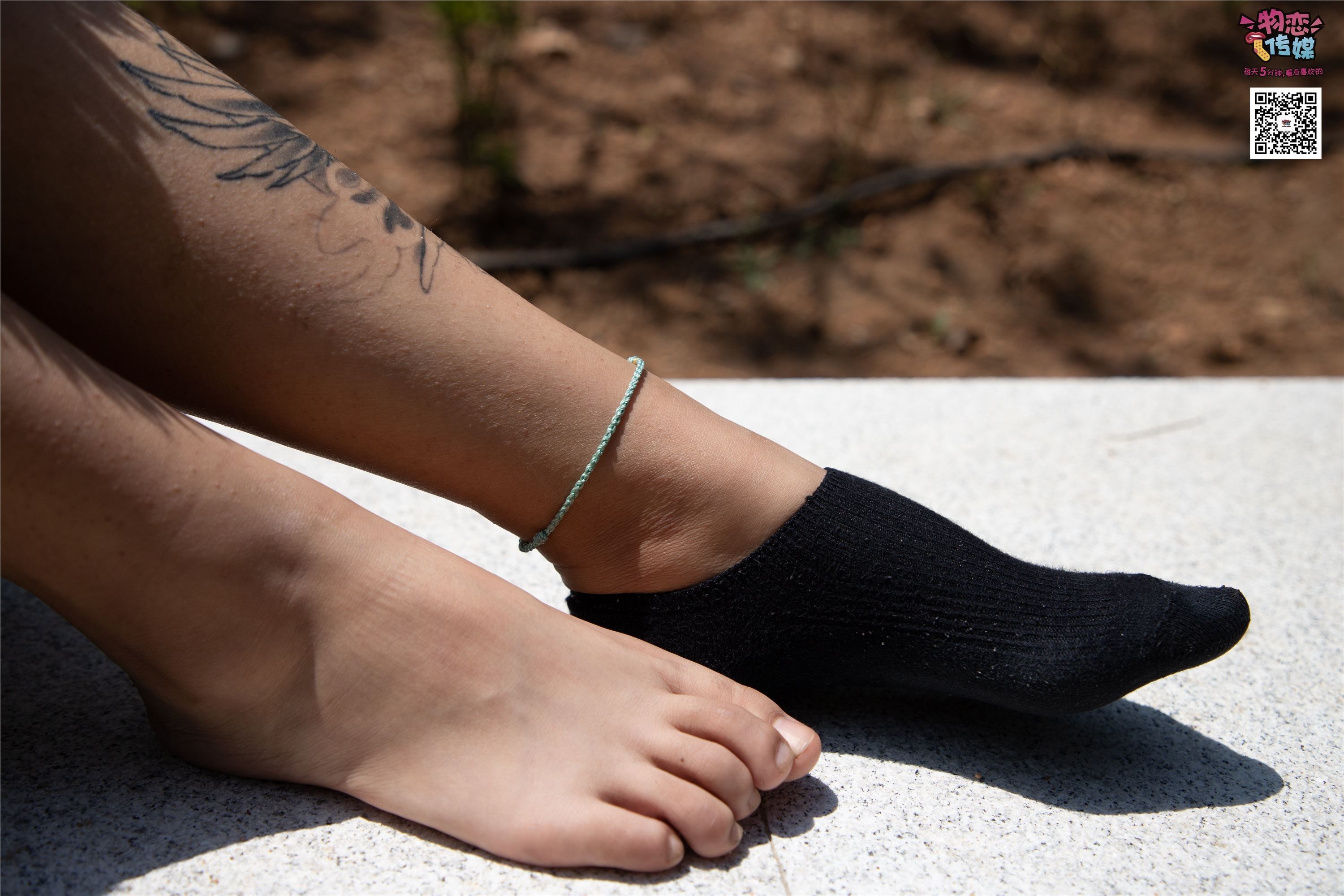 物恋传媒 No.011 纯纯的邻家小妹,小白鞋搭配黑色船袜,清凉一夏