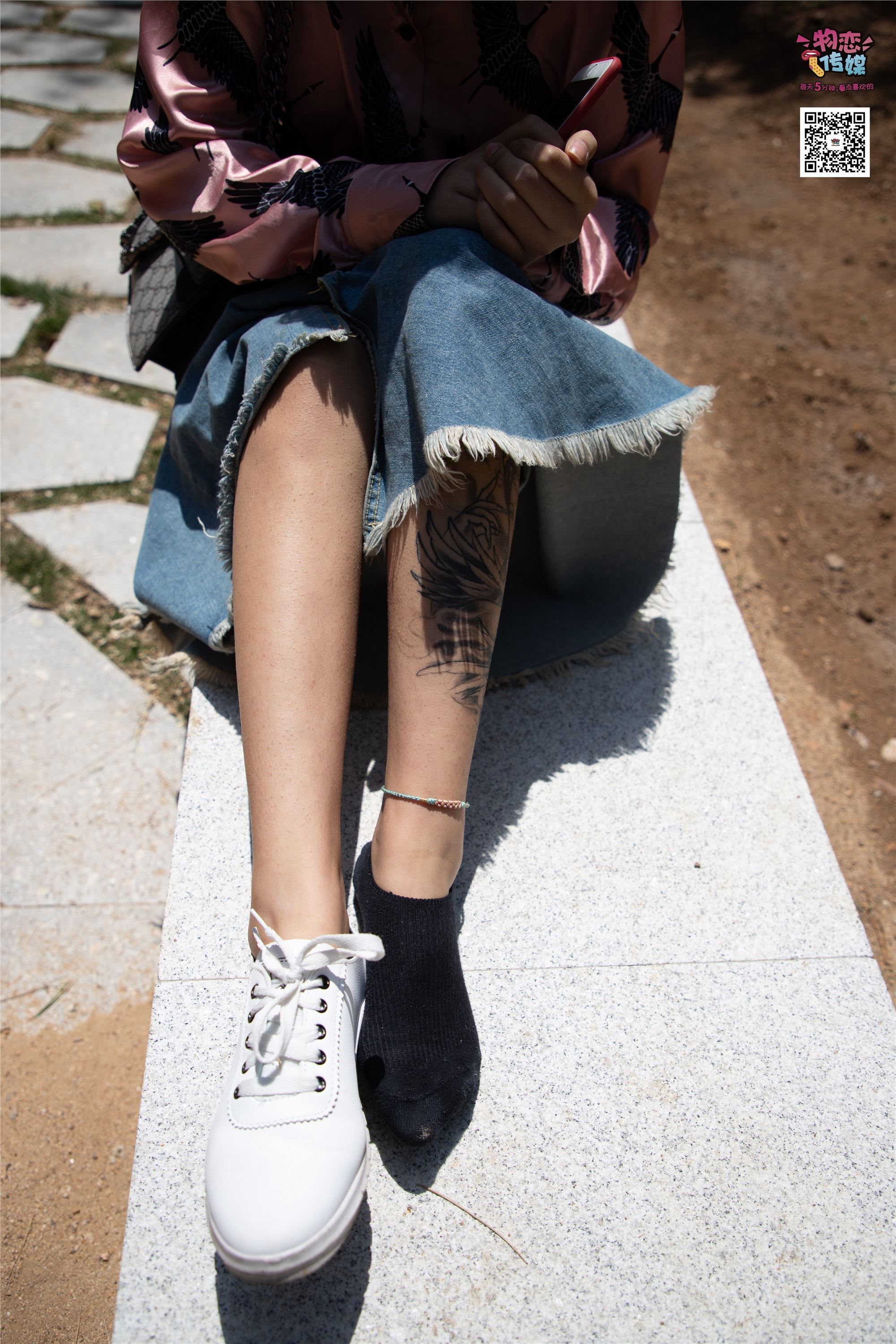 物恋传媒 No.011 纯纯的邻家小妹,小白鞋搭配黑色船袜,清凉一夏