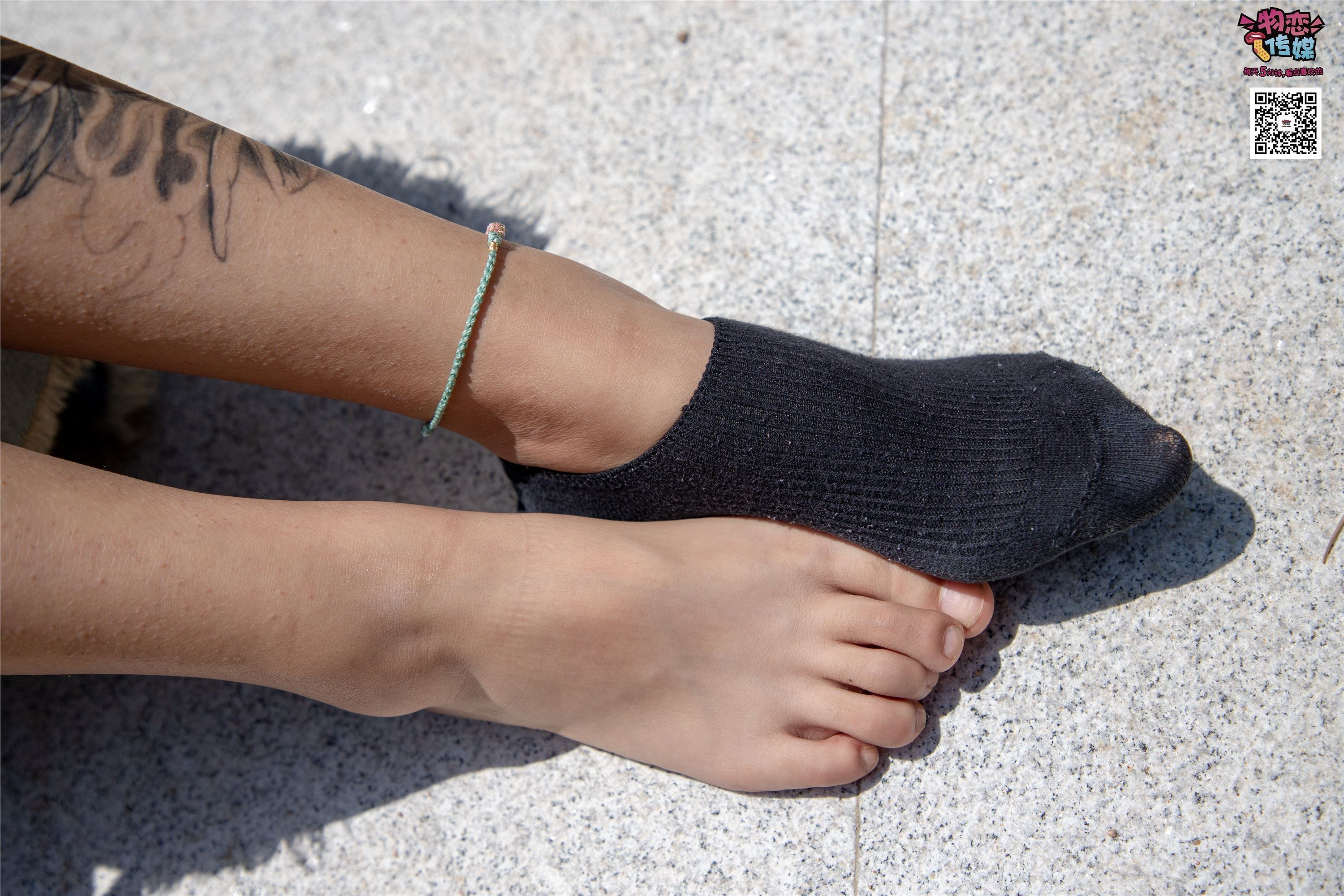 物恋传媒 No.011 纯纯的邻家小妹,小白鞋搭配黑色船袜,清凉一夏