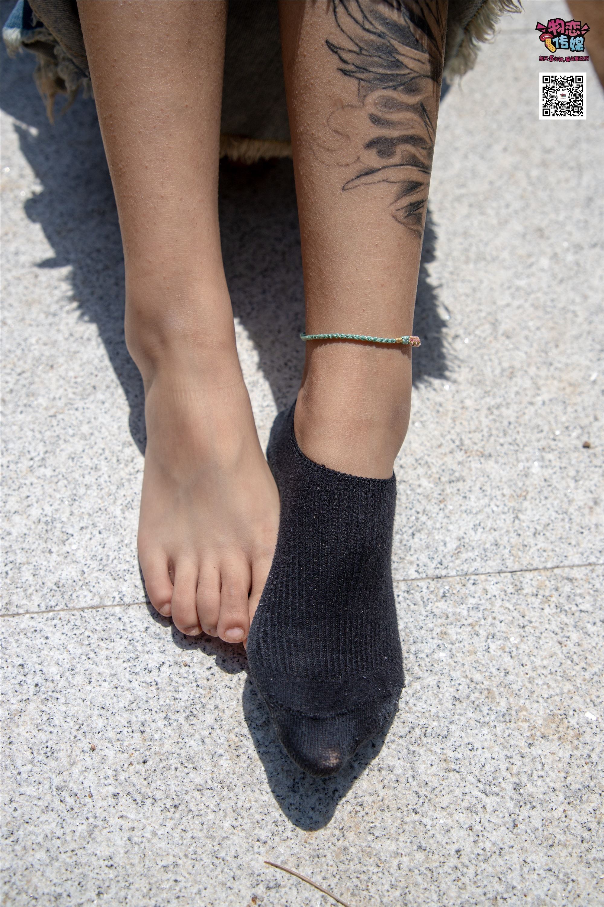 物恋传媒 No.011 纯纯的邻家小妹,小白鞋搭配黑色船袜,清凉一夏