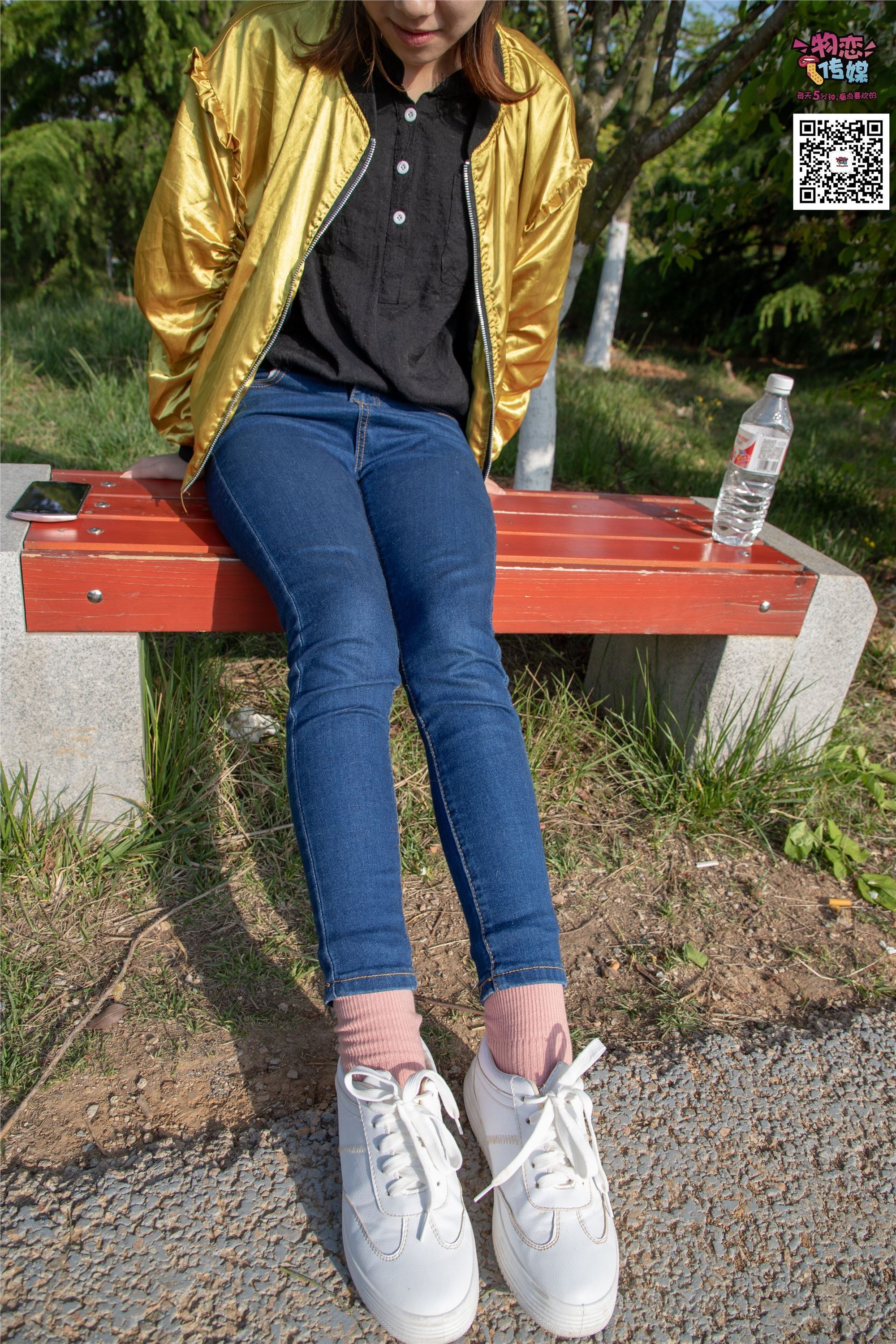 物恋传媒 No.012 娇小型小萝莉哦,猜猜我多大呢,小白板鞋搭配粉色棉袜