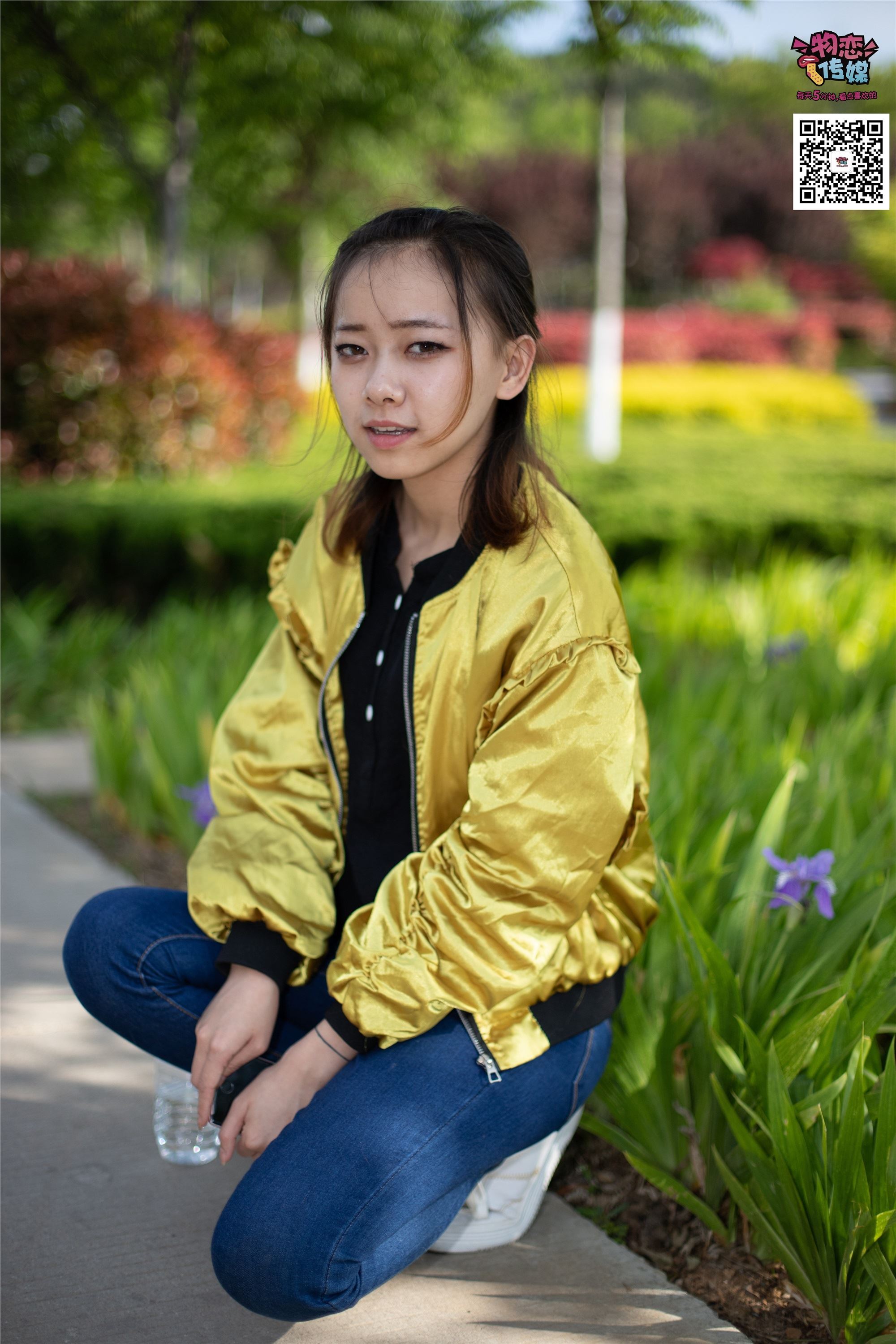 物恋传媒 No.012 娇小型小萝莉哦,猜猜我多大呢,小白板鞋搭配粉色棉袜