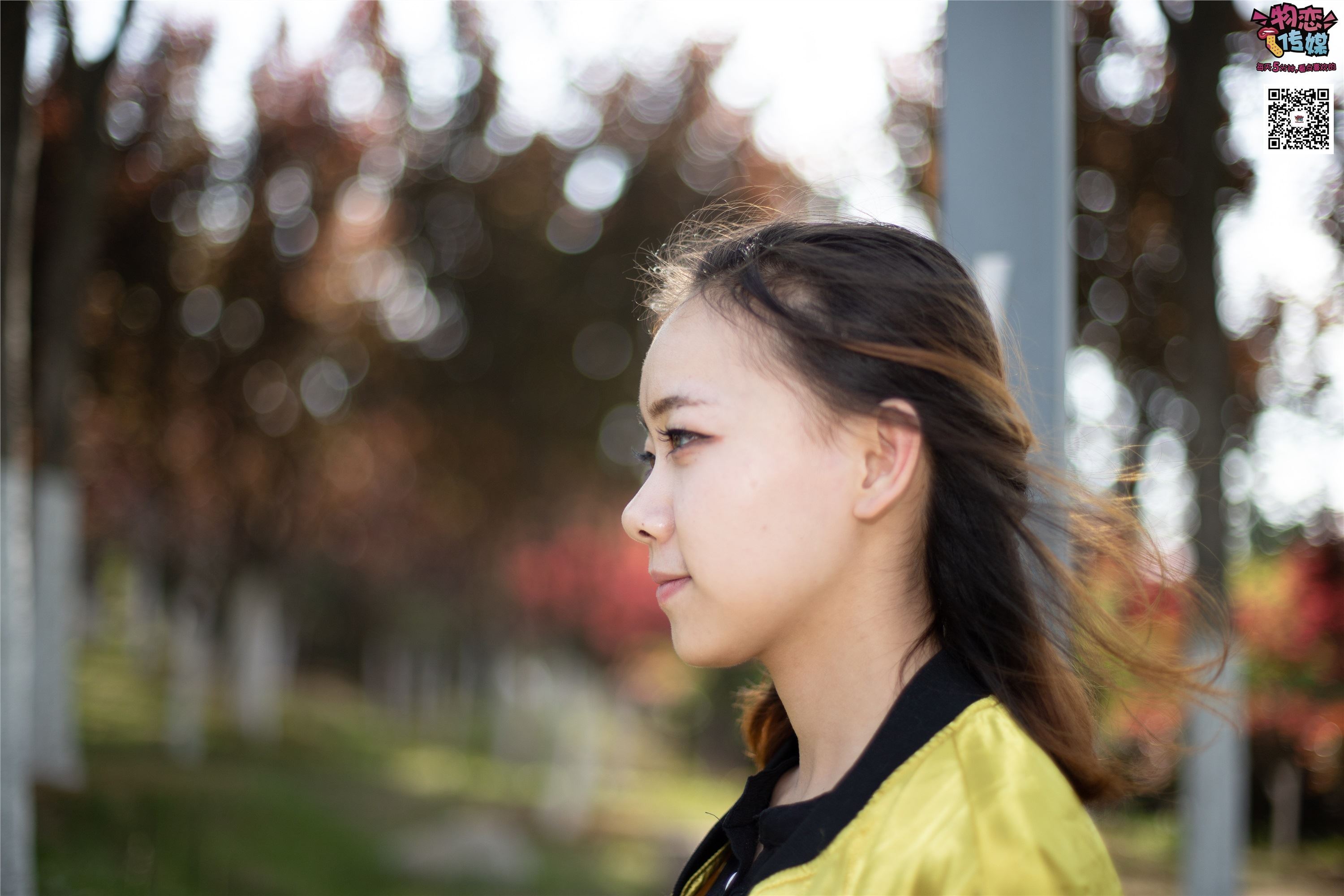 物恋传媒 No.012 娇小型小萝莉哦,猜猜我多大呢,小白板鞋搭配粉色棉袜