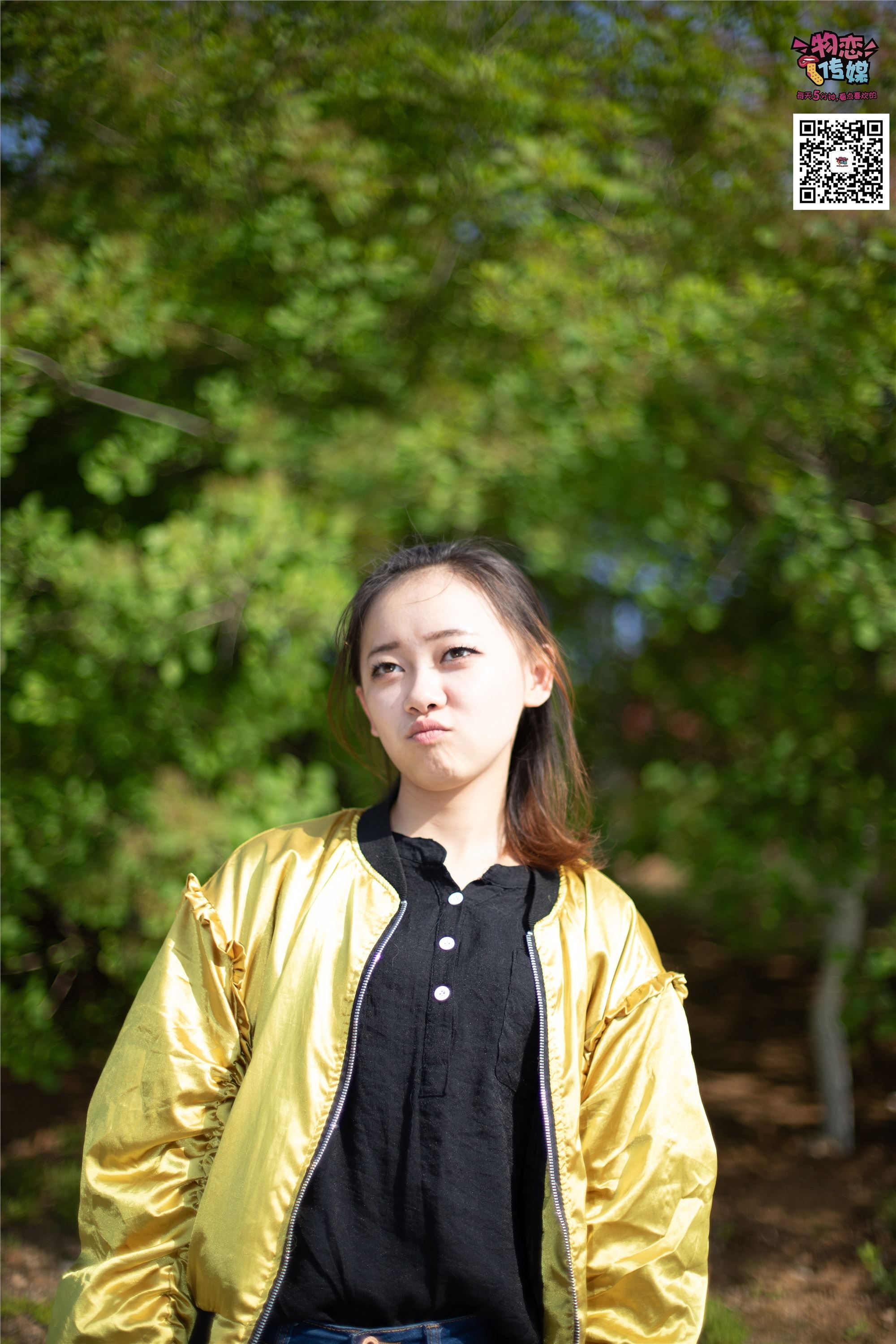 物恋传媒 No.012 娇小型小萝莉哦,猜猜我多大呢,小白板鞋搭配粉色棉袜