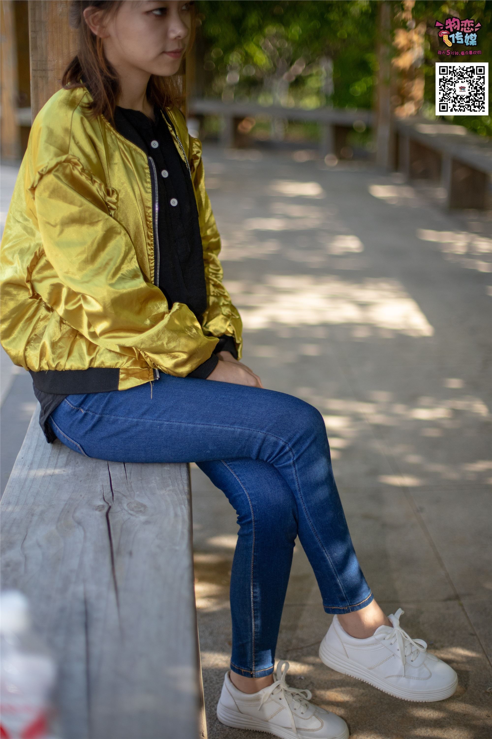 物恋传媒 No.012 娇小型小萝莉哦,猜猜我多大呢,小白板鞋搭配粉色棉袜