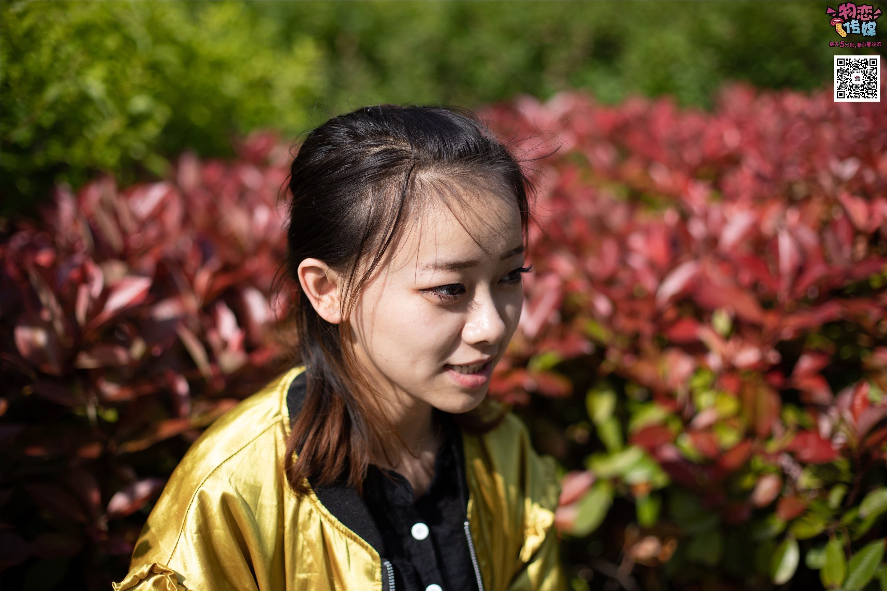 物恋传媒 No.012 娇小型小萝莉哦,猜猜我多大呢,小白板鞋搭配粉色棉袜