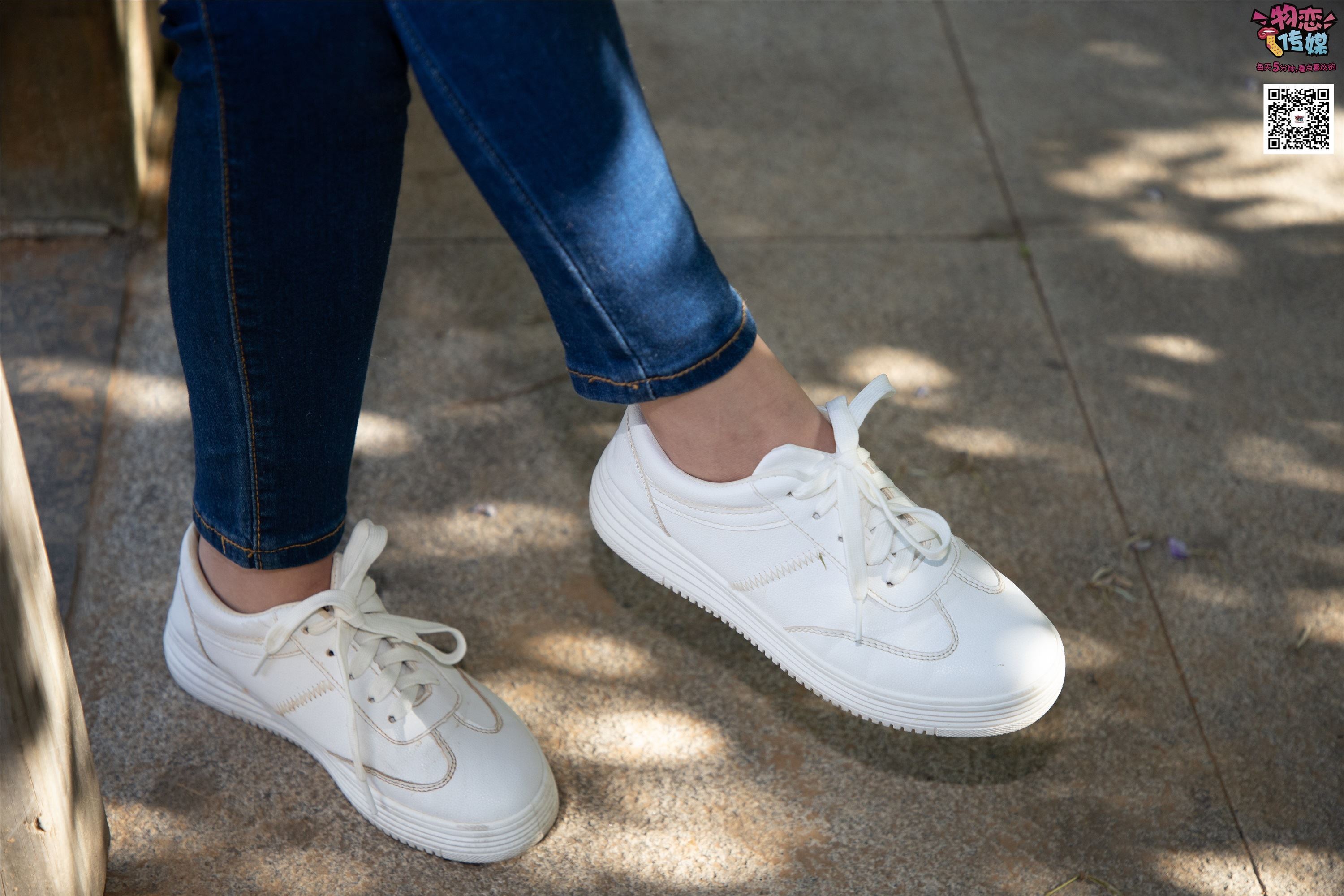 物恋传媒 No.012 娇小型小萝莉哦,猜猜我多大呢,小白板鞋搭配粉色棉袜