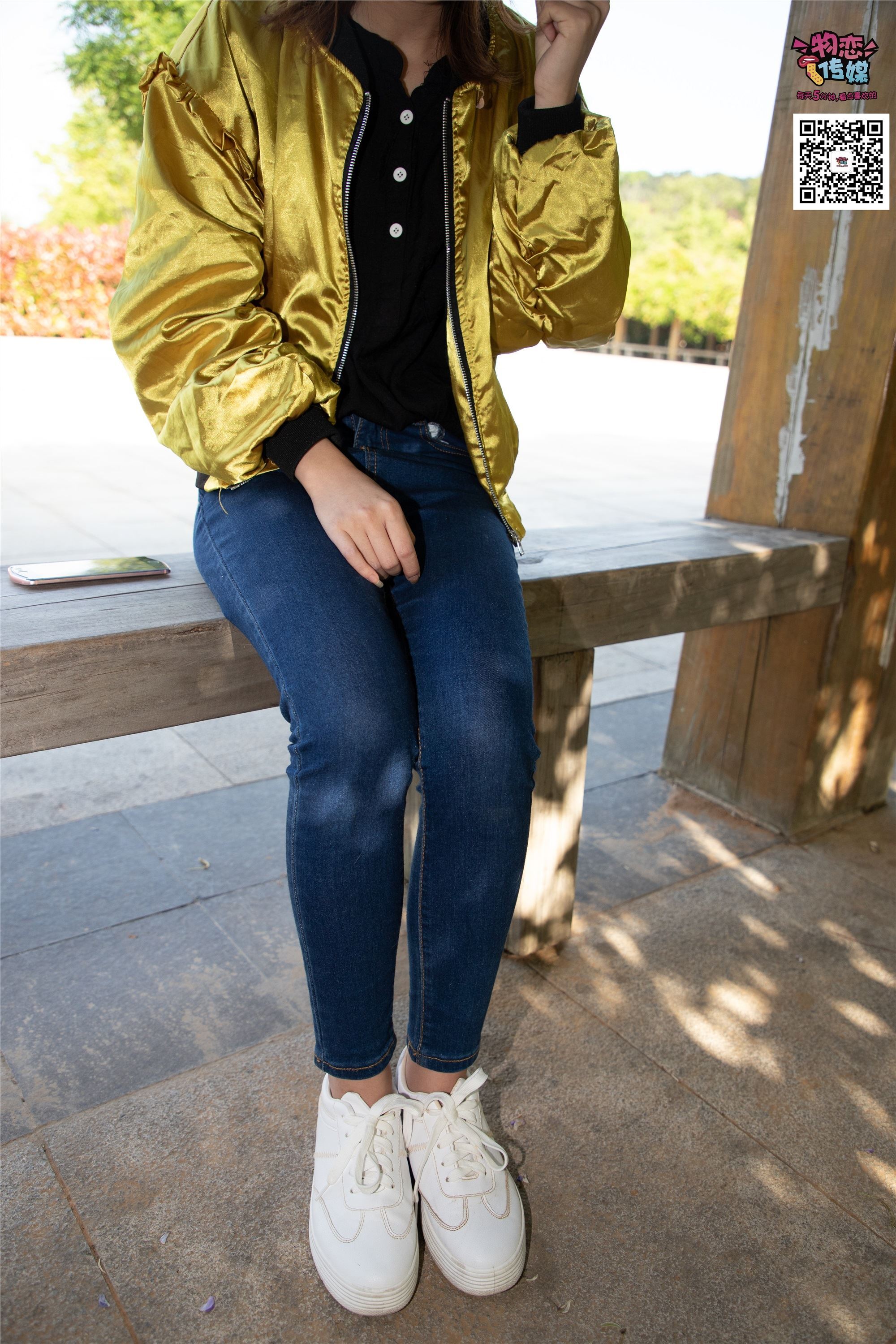 物恋传媒 No.012 娇小型小萝莉哦,猜猜我多大呢,小白板鞋搭配粉色棉袜