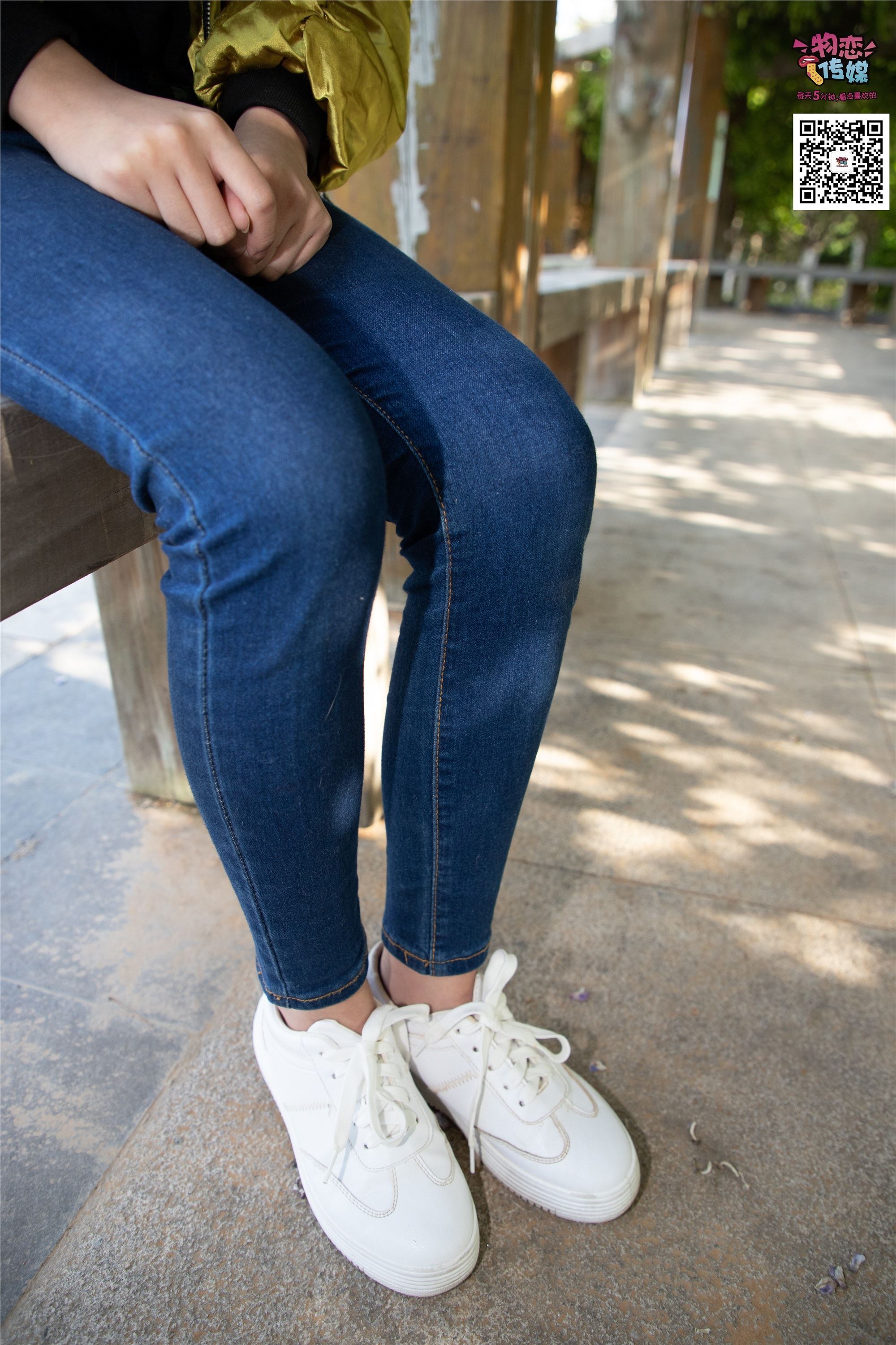 物恋传媒 No.012 娇小型小萝莉哦,猜猜我多大呢,小白板鞋搭配粉色棉袜