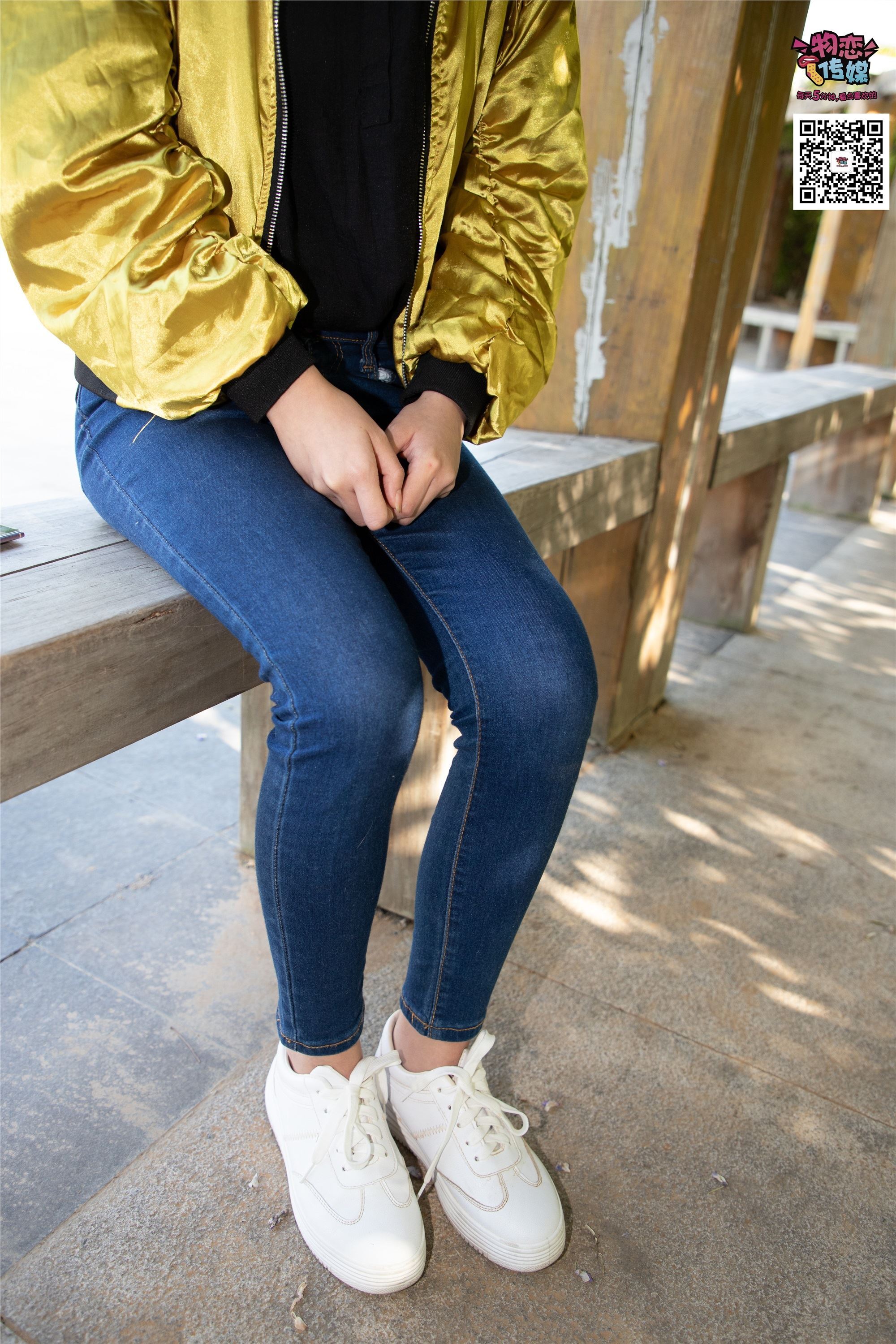 物恋传媒 No.012 娇小型小萝莉哦,猜猜我多大呢,小白板鞋搭配粉色棉袜