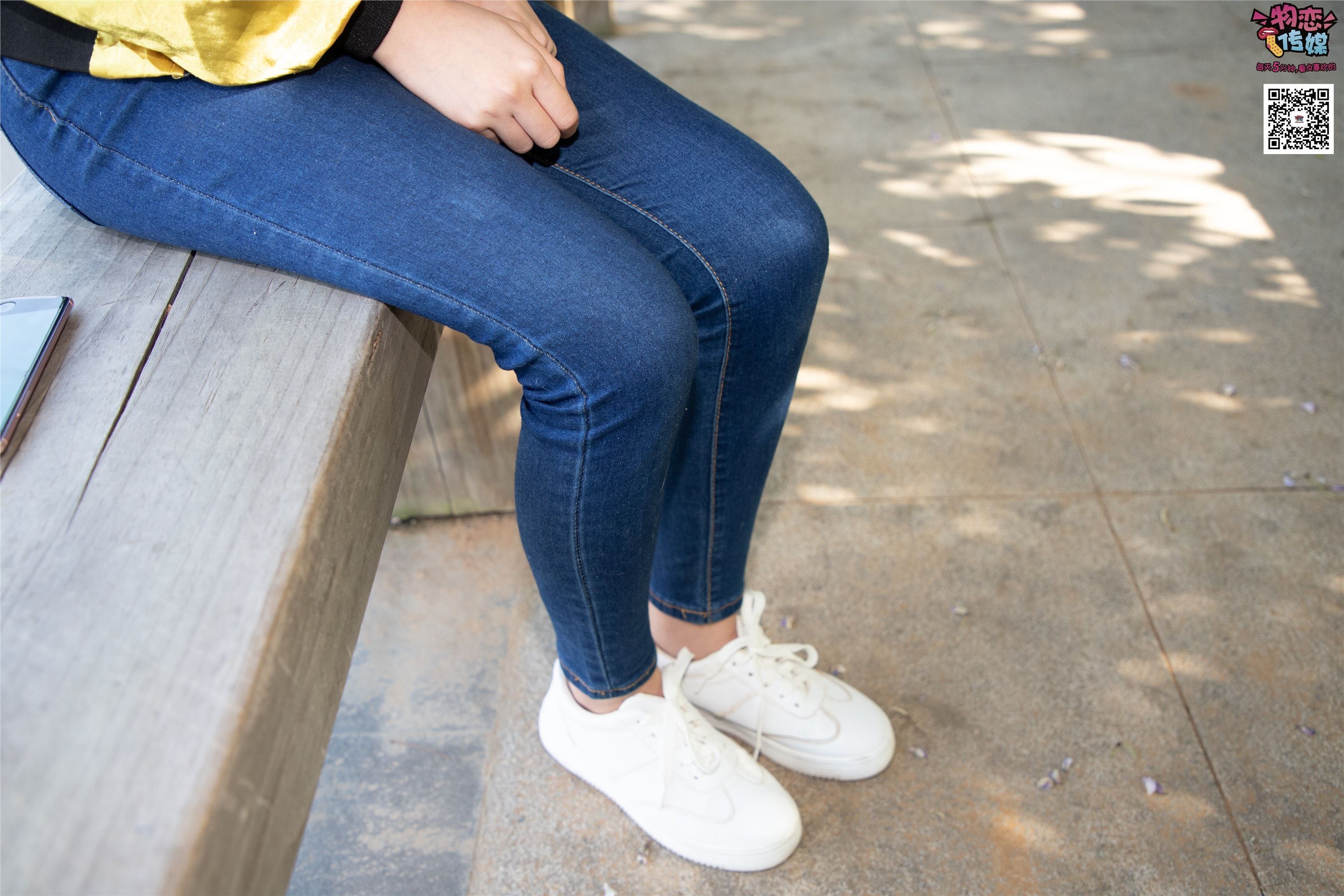 物恋传媒 No.012 娇小型小萝莉哦,猜猜我多大呢,小白板鞋搭配粉色棉袜