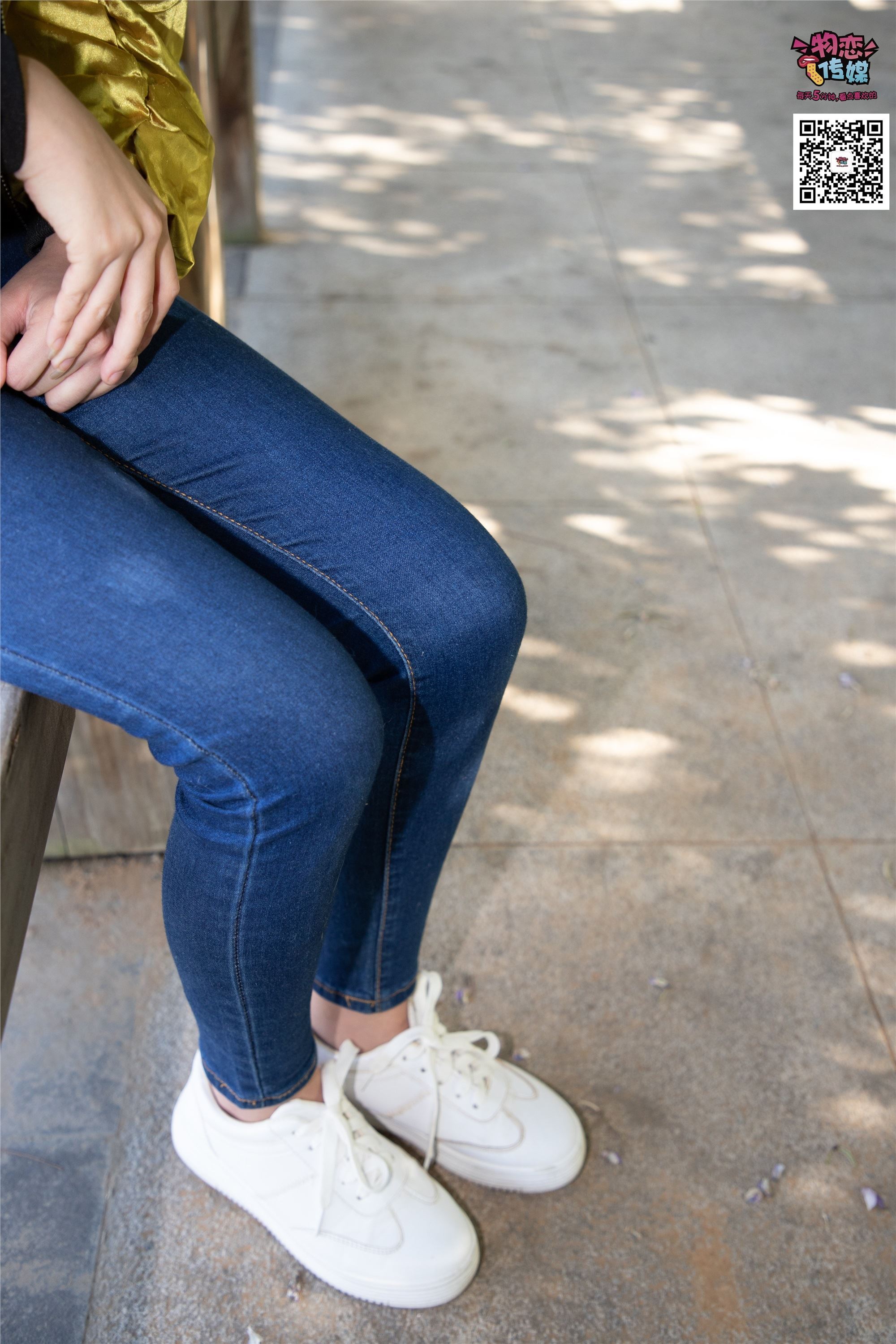 物恋传媒 No.012 娇小型小萝莉哦,猜猜我多大呢,小白板鞋搭配粉色棉袜