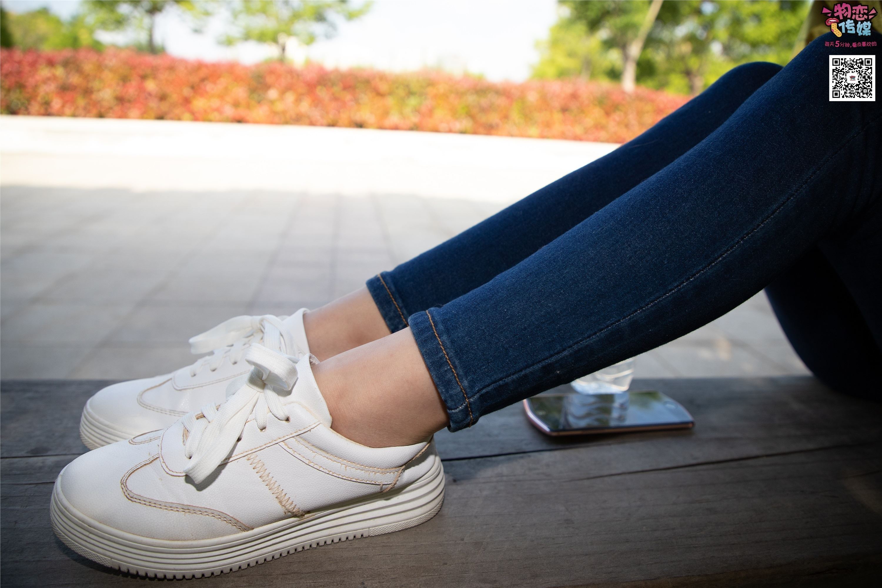 物恋传媒 No.012 娇小型小萝莉哦,猜猜我多大呢,小白板鞋搭配粉色棉袜