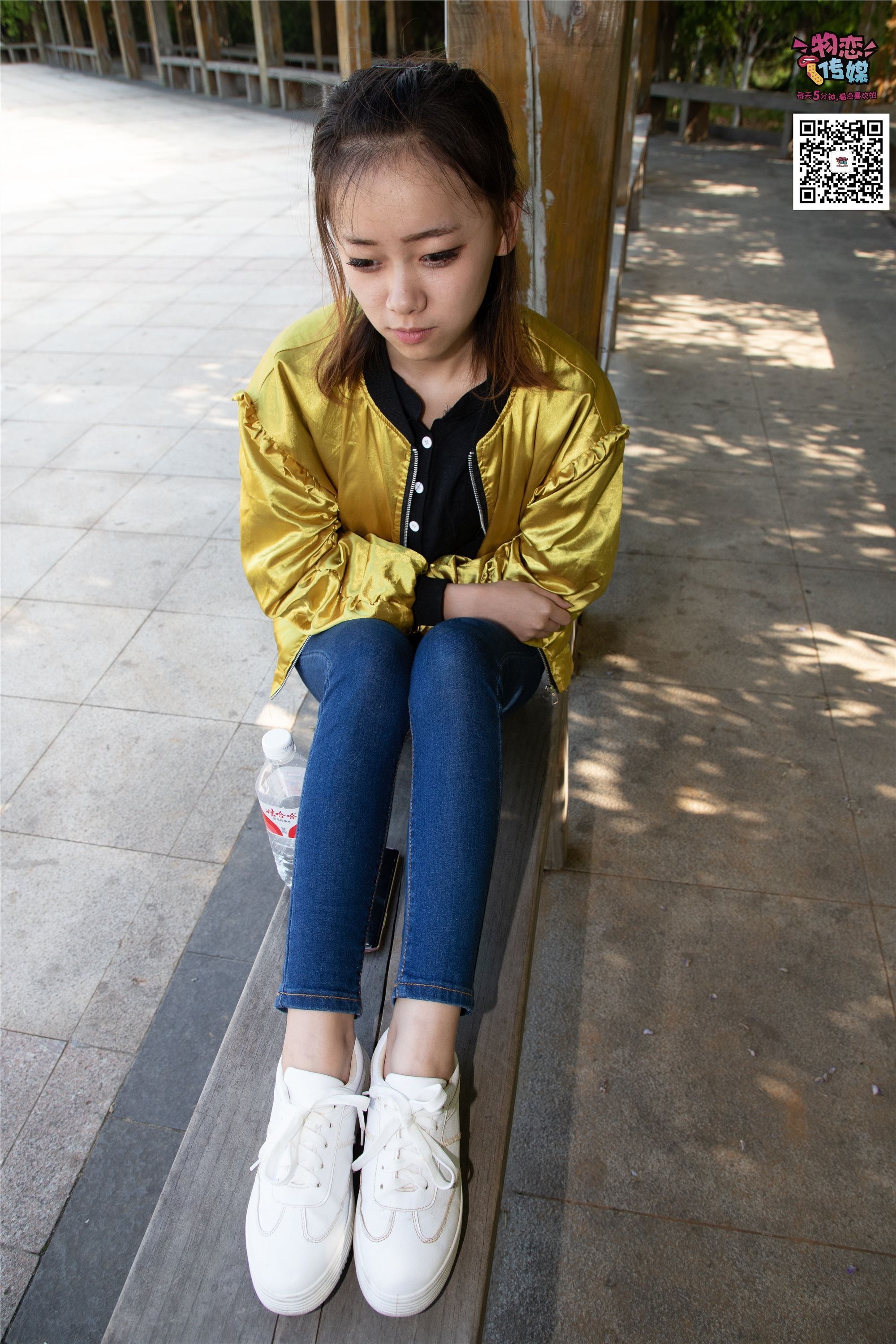 物恋传媒 No.012 娇小型小萝莉哦,猜猜我多大呢,小白板鞋搭配粉色棉袜