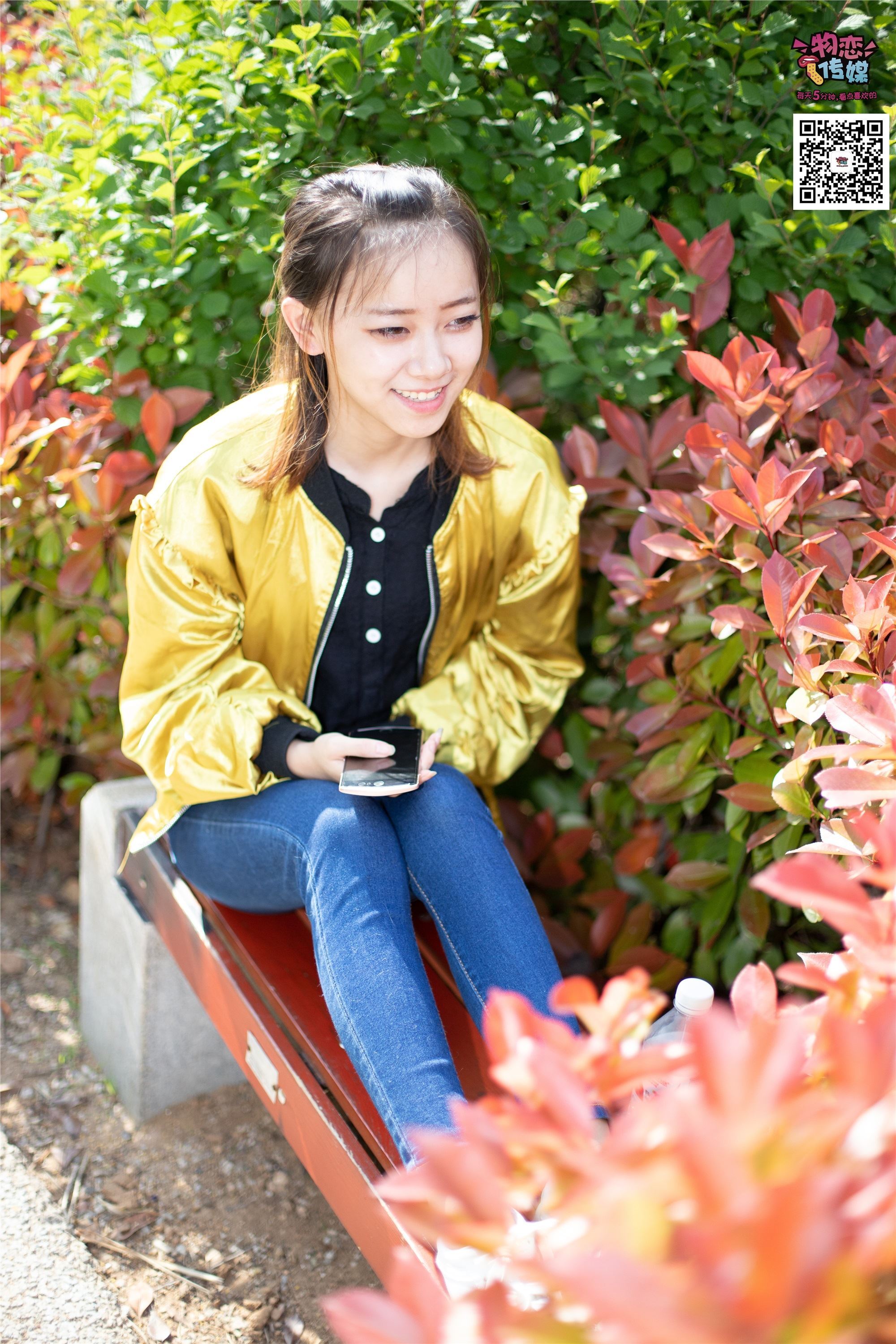 物恋传媒 No.012 娇小型小萝莉哦,猜猜我多大呢,小白板鞋搭配粉色棉袜