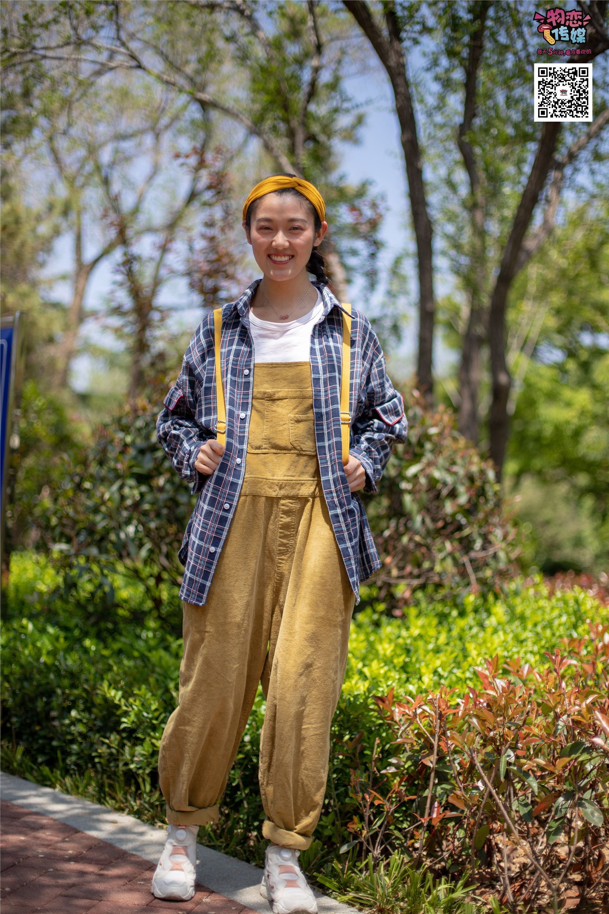 物恋传媒 No.013 气质独特的邻家小妹,粉色小棉袜加白袜哦