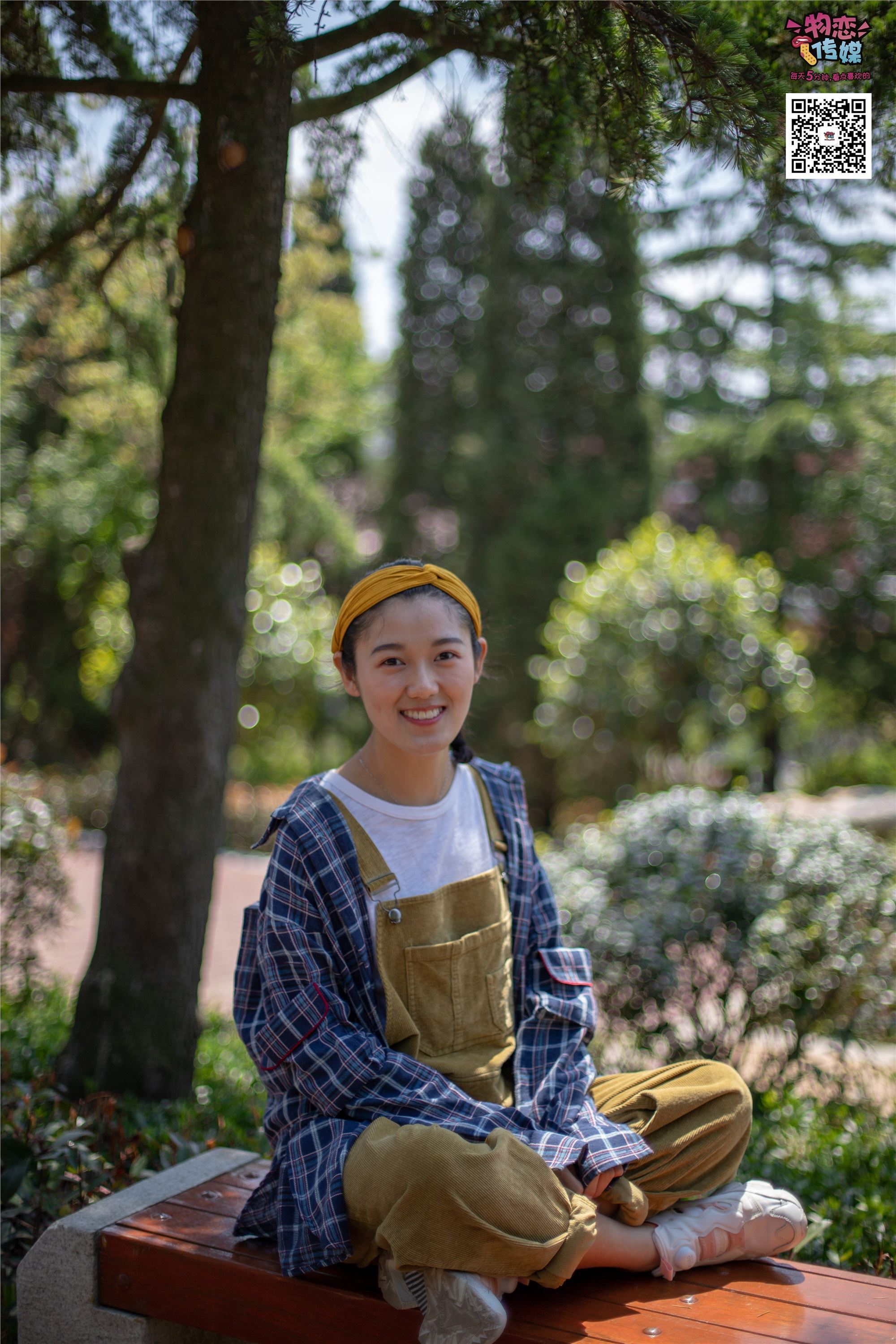 物恋传媒 No.013 气质独特的邻家小妹,粉色小棉袜加白袜哦