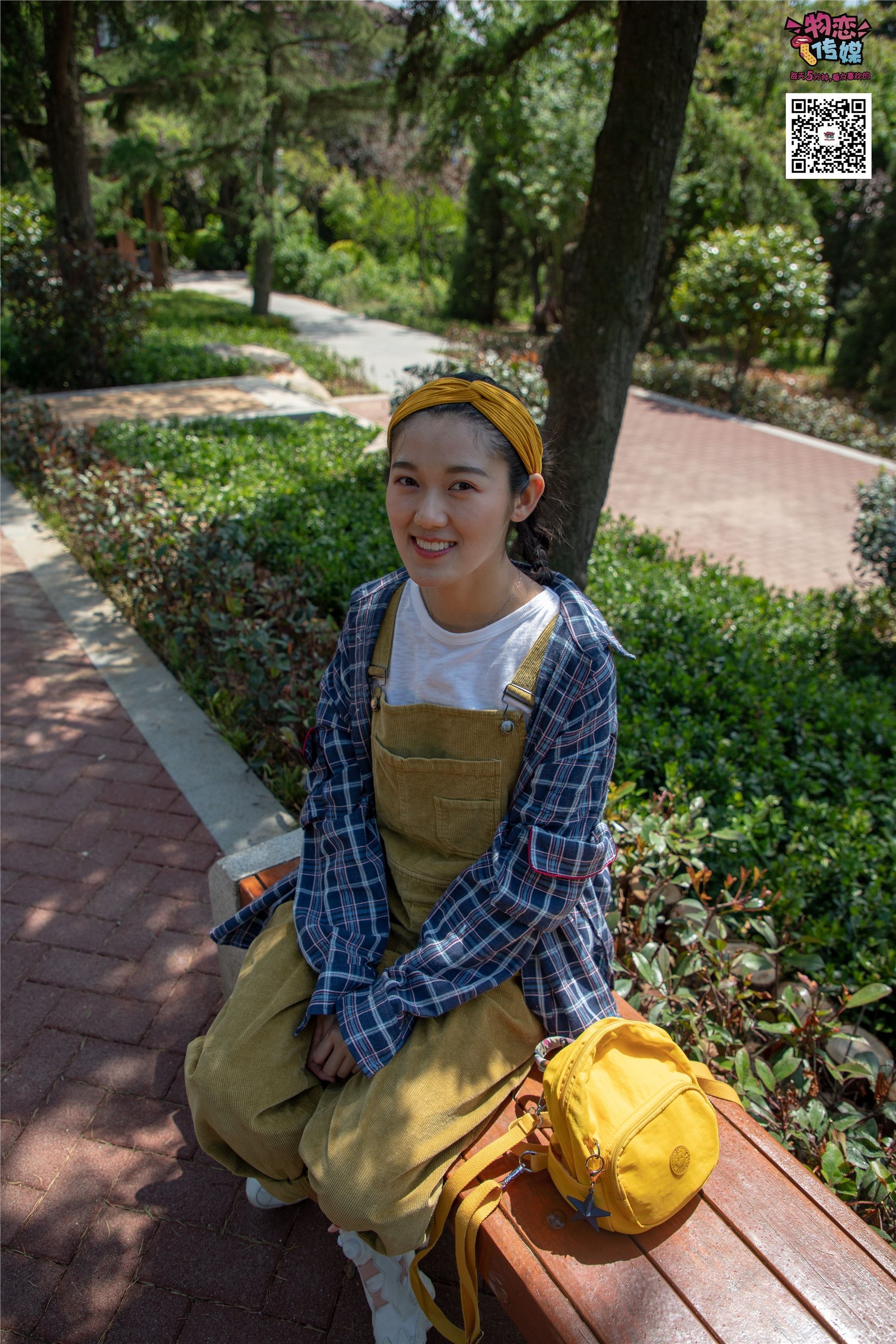 物恋传媒 No.013 气质独特的邻家小妹,粉色小棉袜加白袜哦