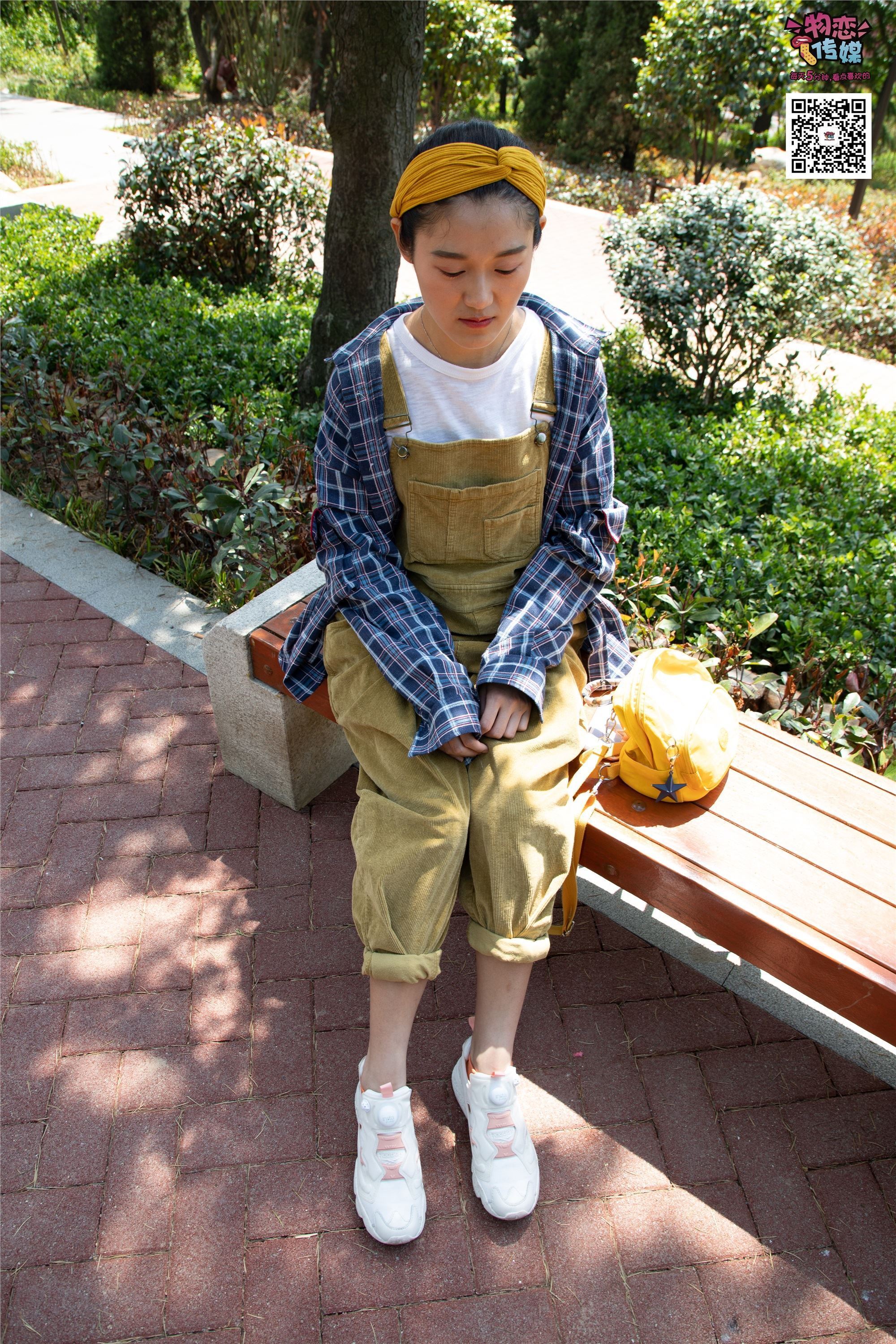 物恋传媒 No.013 气质独特的邻家小妹,粉色小棉袜加白袜哦