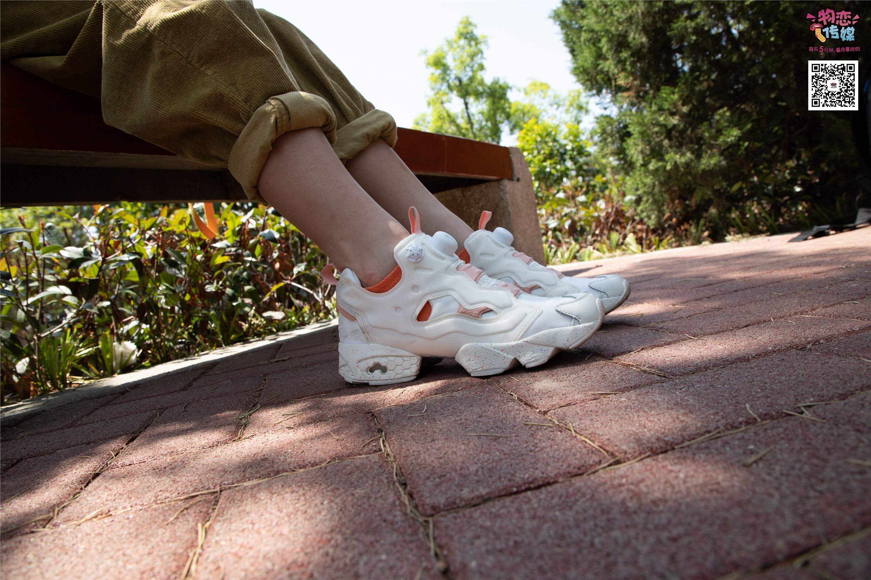 物恋传媒 No.013 气质独特的邻家小妹,粉色小棉袜加白袜哦