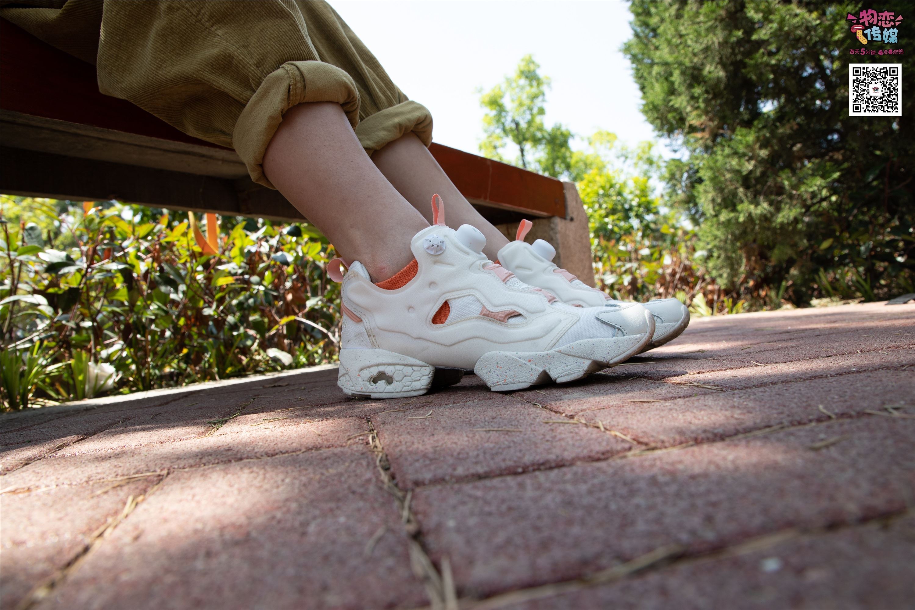 物恋传媒 No.013 气质独特的邻家小妹,粉色小棉袜加白袜哦