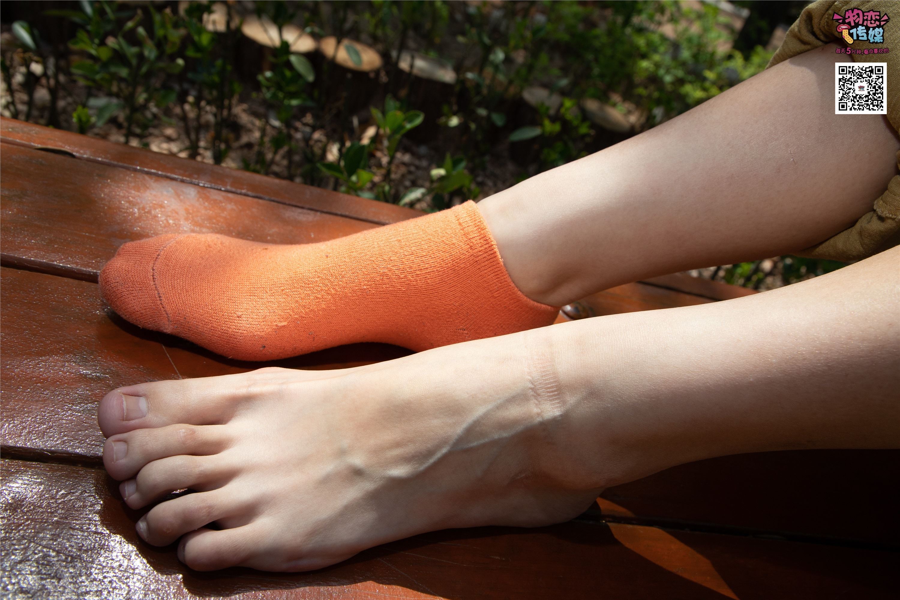 物恋传媒 No.013 气质独特的邻家小妹,粉色小棉袜加白袜哦