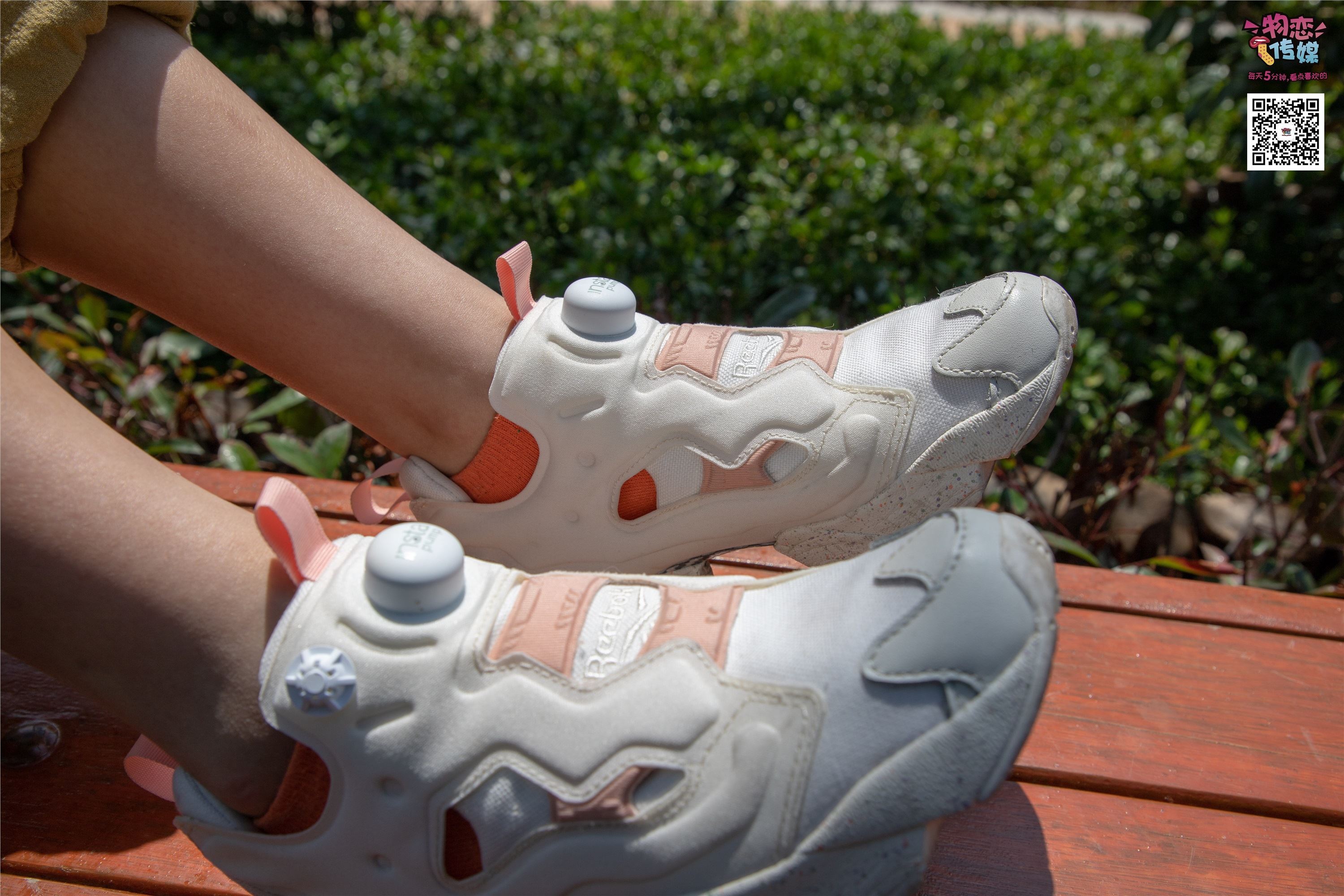 物恋传媒 No.013 气质独特的邻家小妹,粉色小棉袜加白袜哦